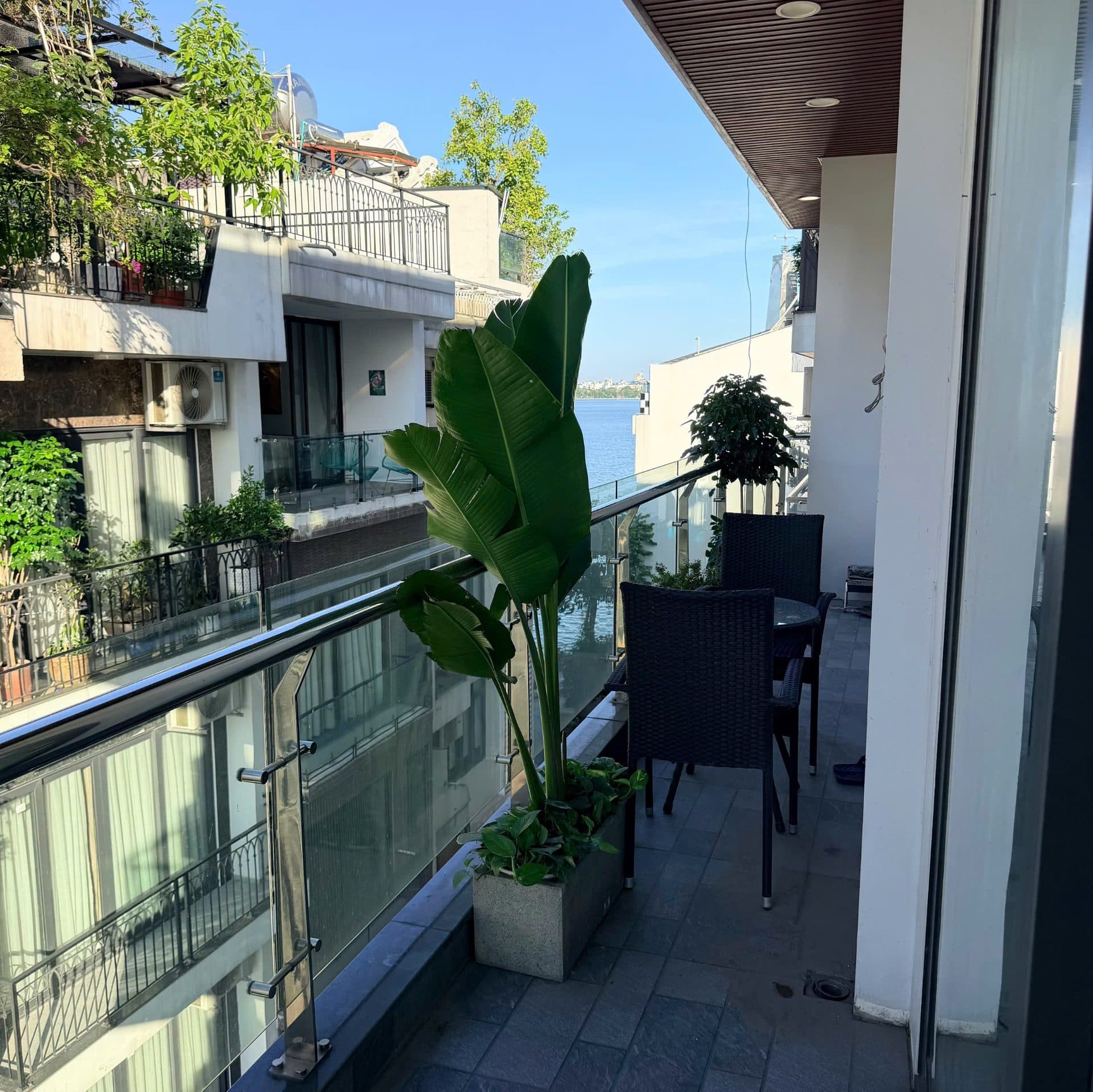 Expansive 3-Bed Apartment in Tây Hồ · ĐẶNG THAI MAI (Unit 301)