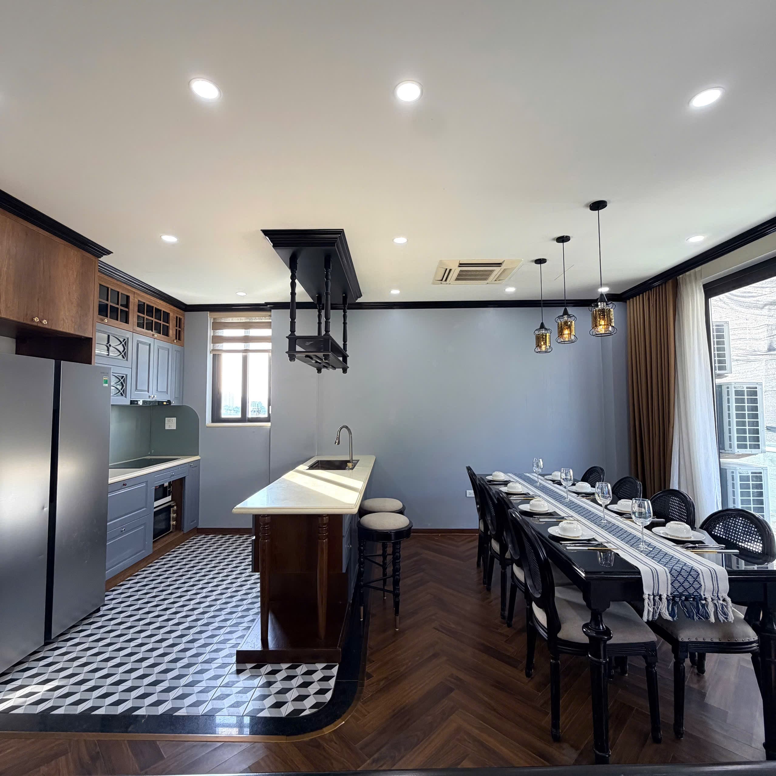 Expansive 3-Bed Apartment in Tây Hồ · ĐẶNG THAI MAI (Unit 301) 2