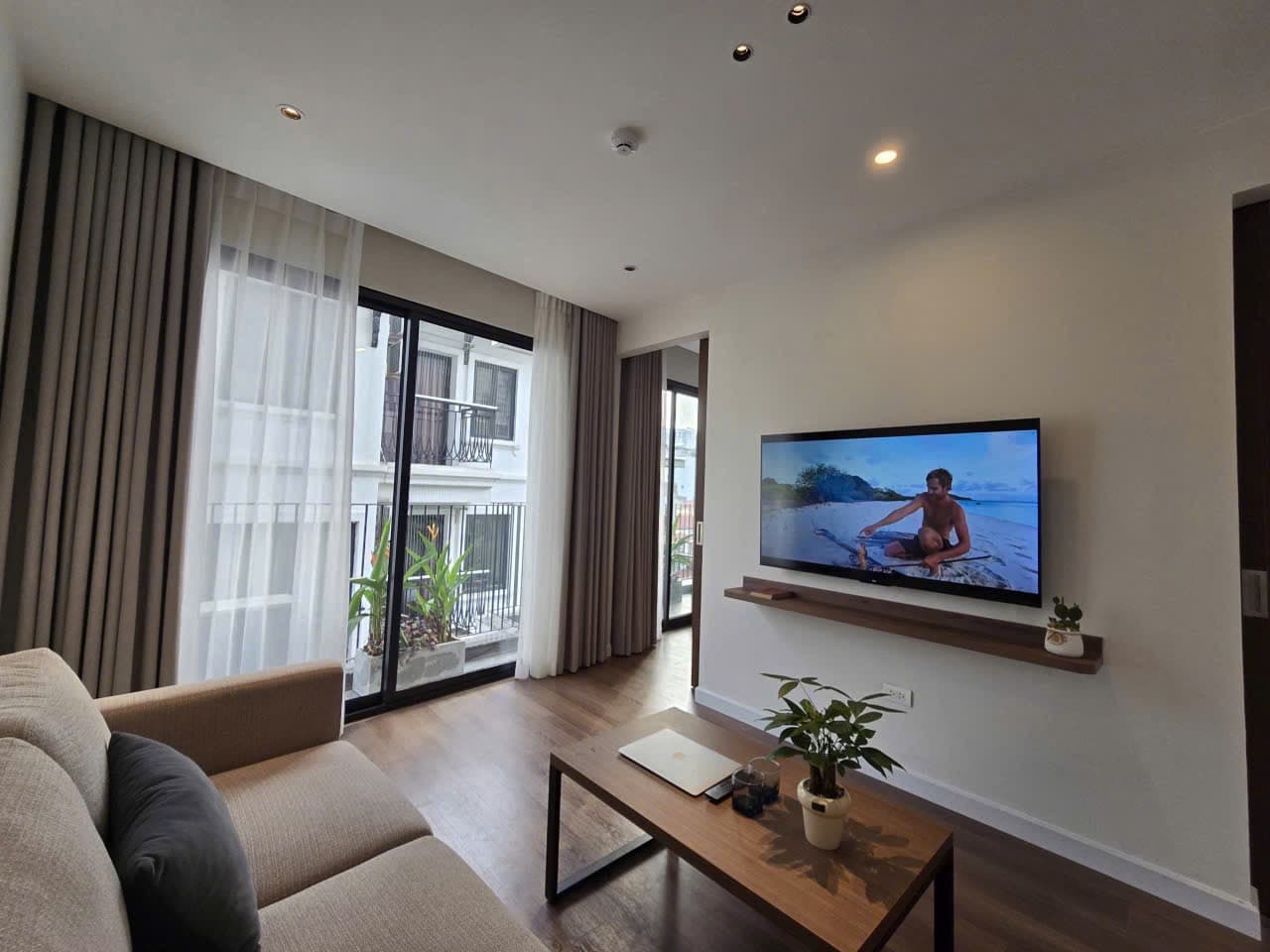 Stylish 1 Bedroom Apartment on Au Co Street 2