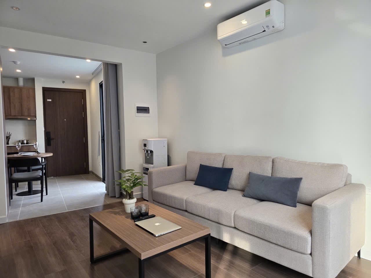 Stylish 1 Bedroom Apartment on Au Co Street