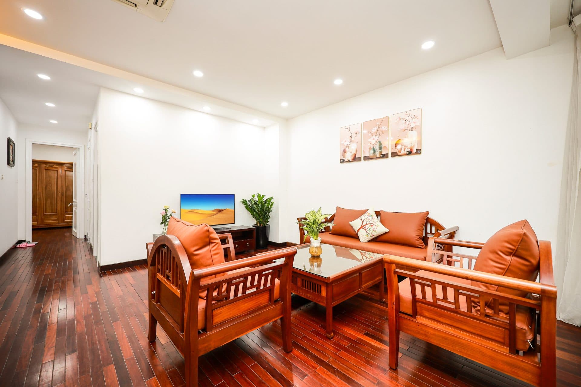 Bright 2 bedroom apartment at Xóm Chua street