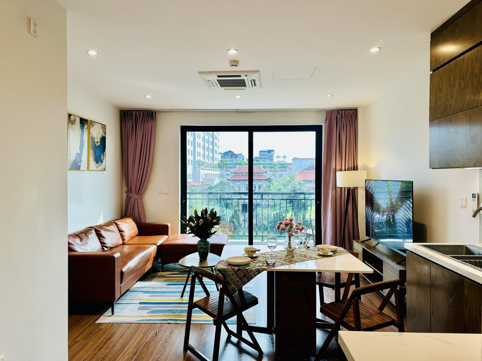 Great Lake View 1 Bedroom in Tay Ho