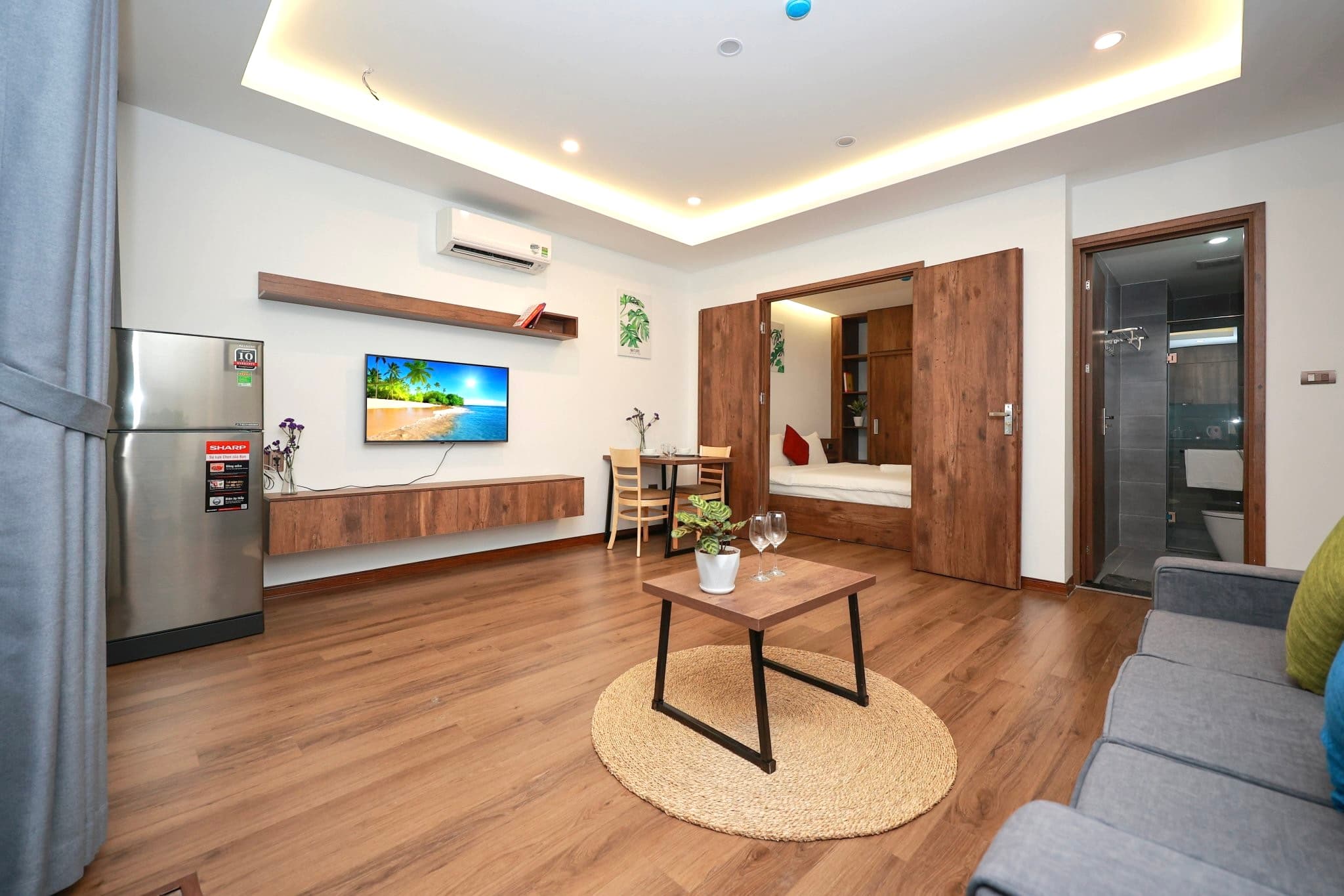Spacious 1 bedroom apartment on Yen Phu street 3