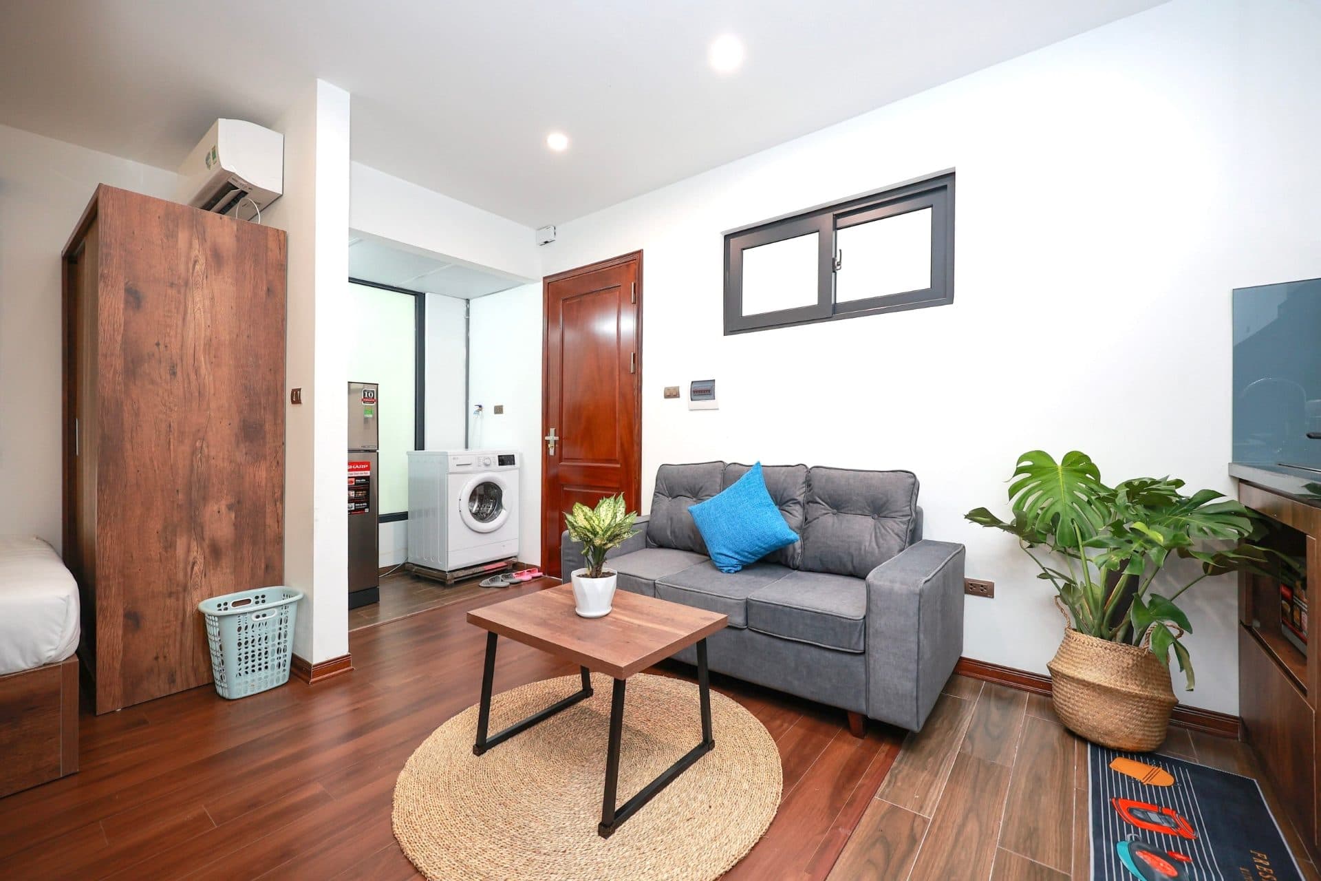 Cozy studio apartment on Yen Phu street 2