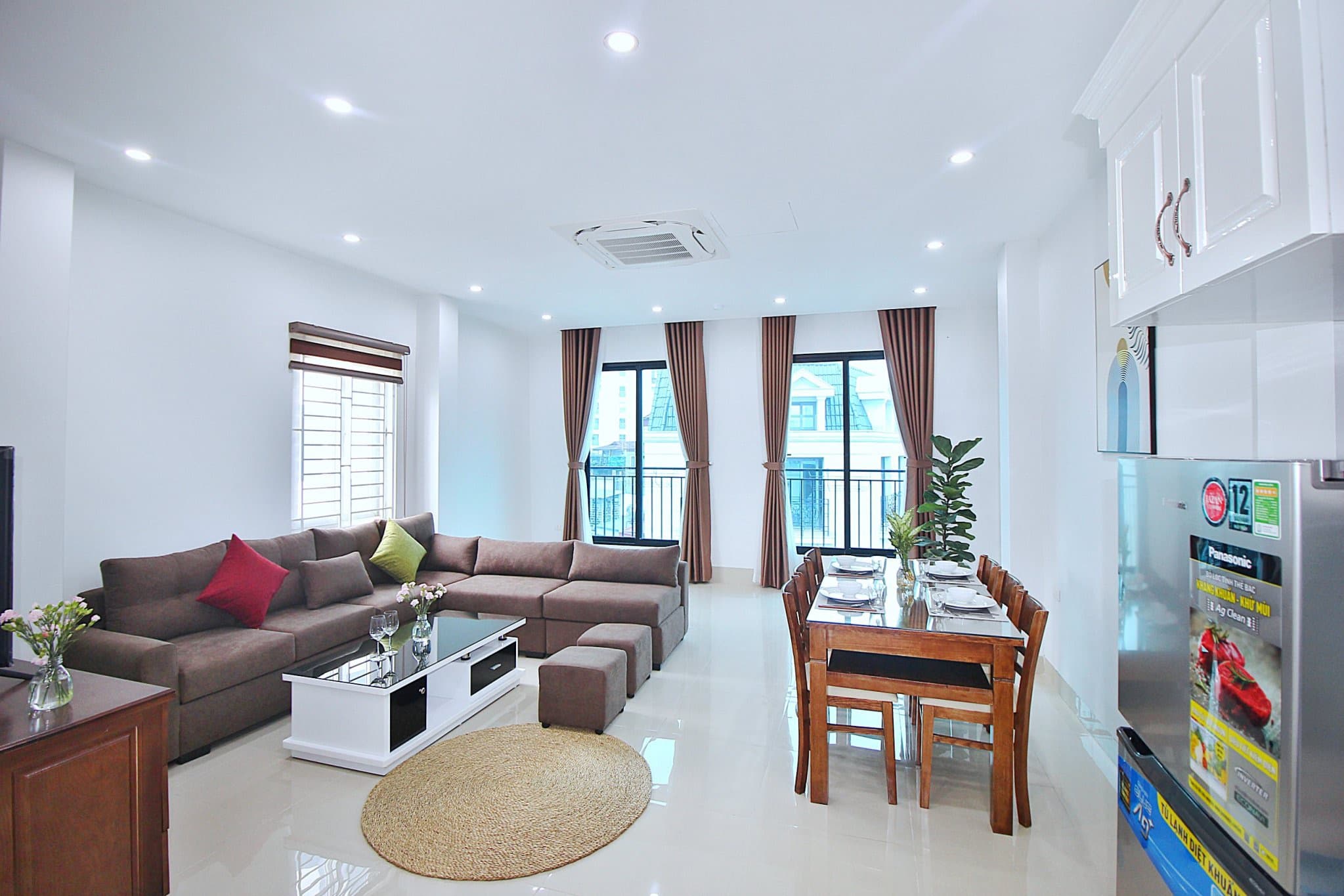 Bright and spacious 1 bedroom apartment on Yen Phu street