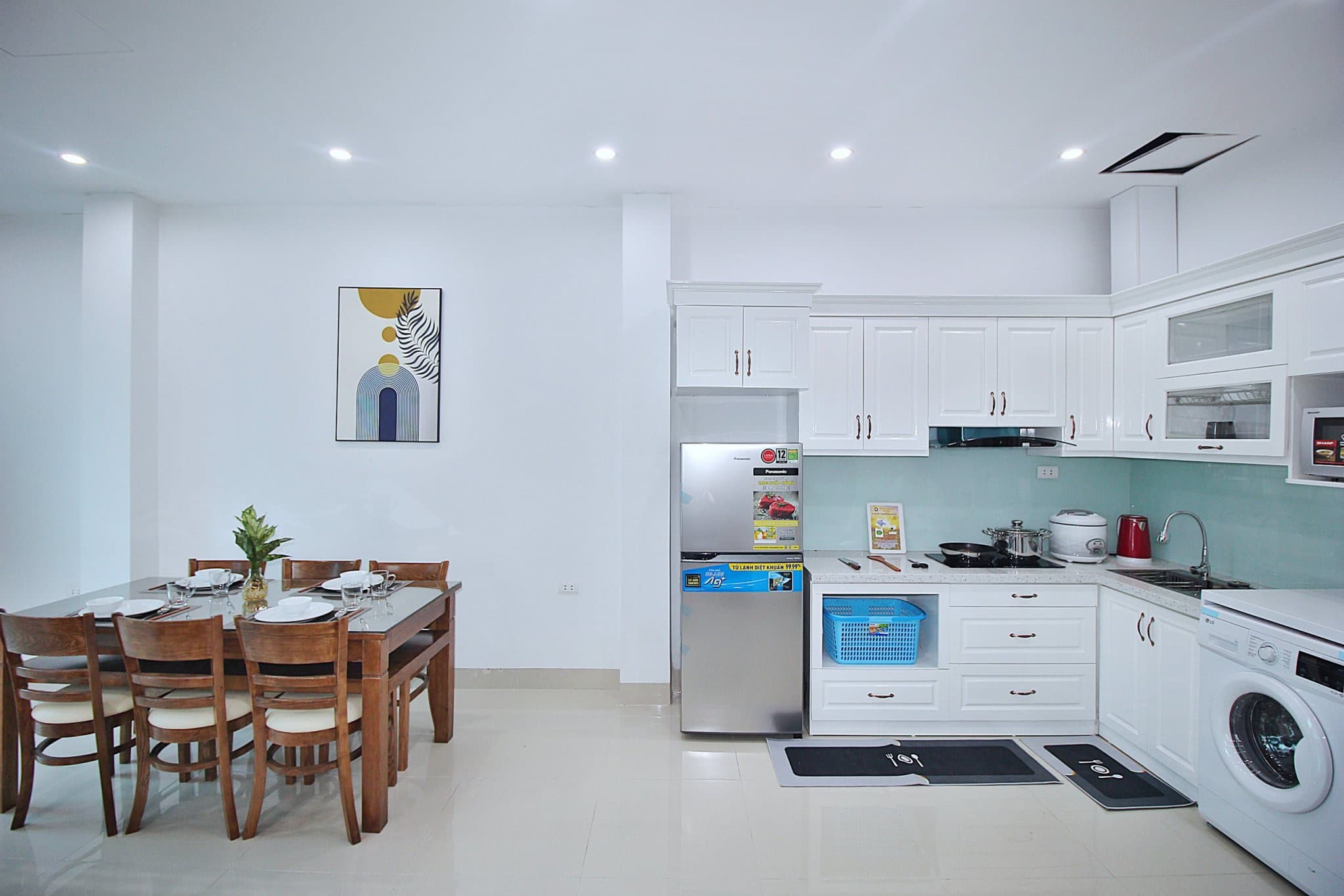 Bright and spacious 1 bedroom apartment on Yen Phu street 2