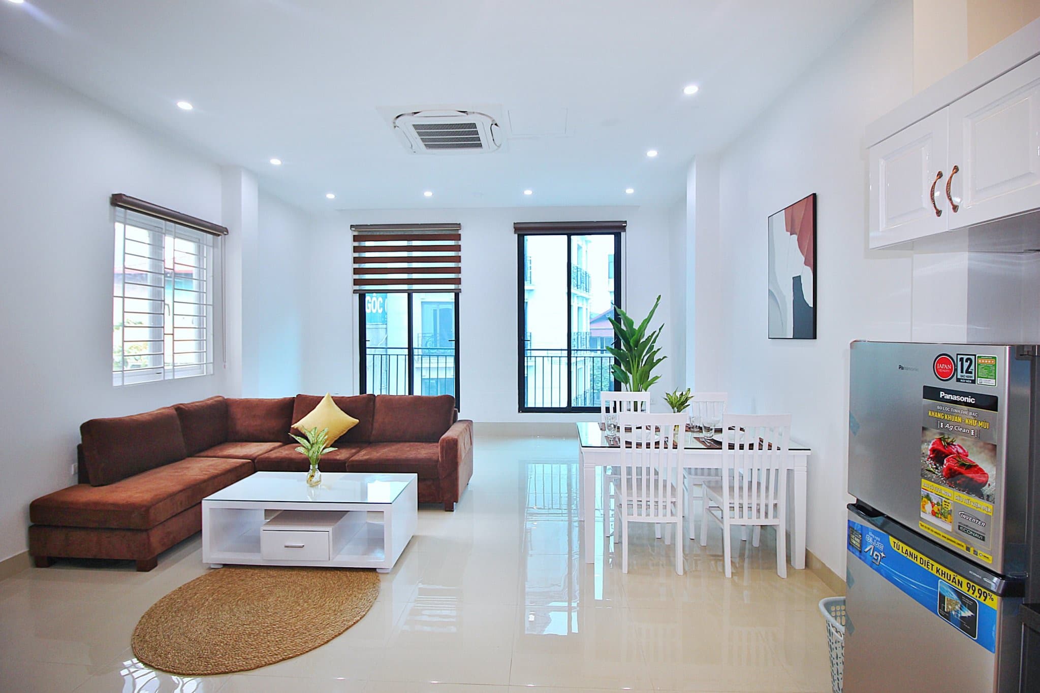 Spacious and bright 1 bedroom apartment on Yen Phu street