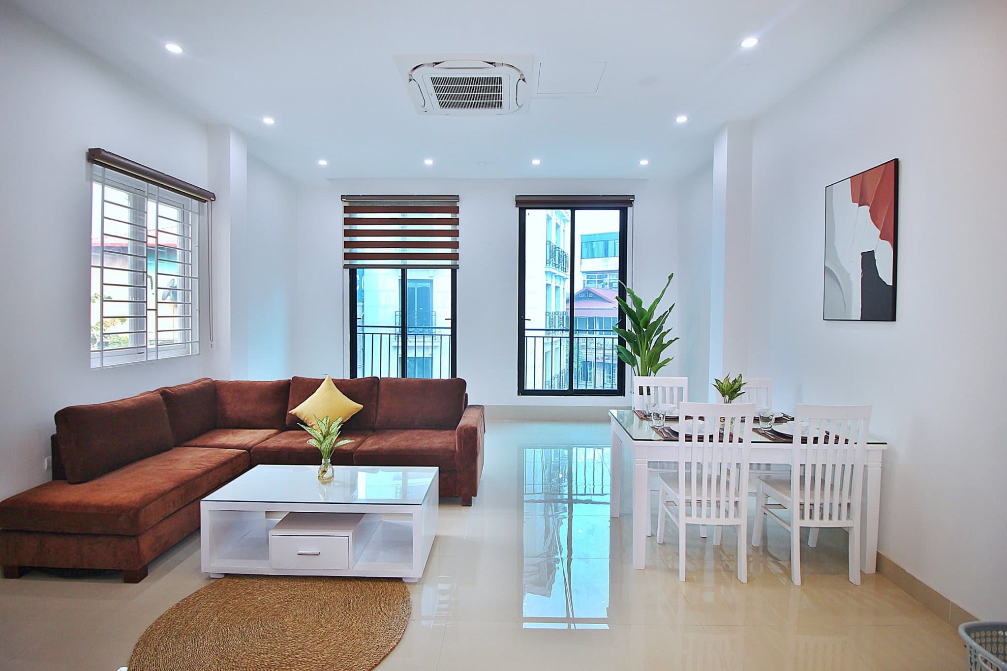 Spacious and bright 1 bedroom apartment on Yen Phu street 2