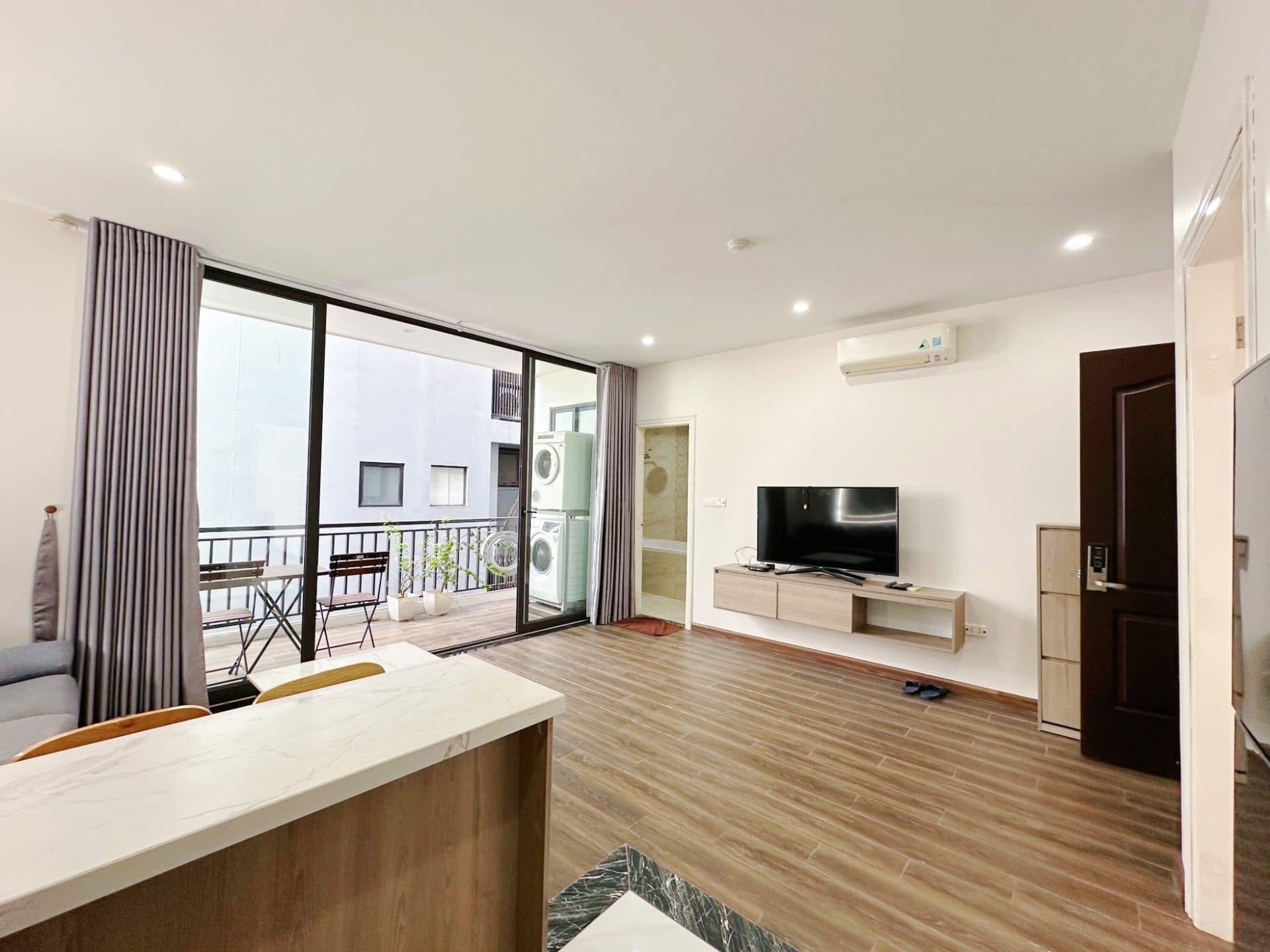 Balcony 1 Bedroom on To Ngoc Van