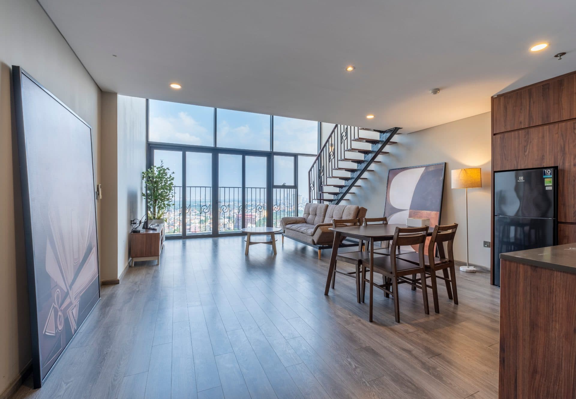 Spacious 1 bedroom apartment at Lac Long Quan street