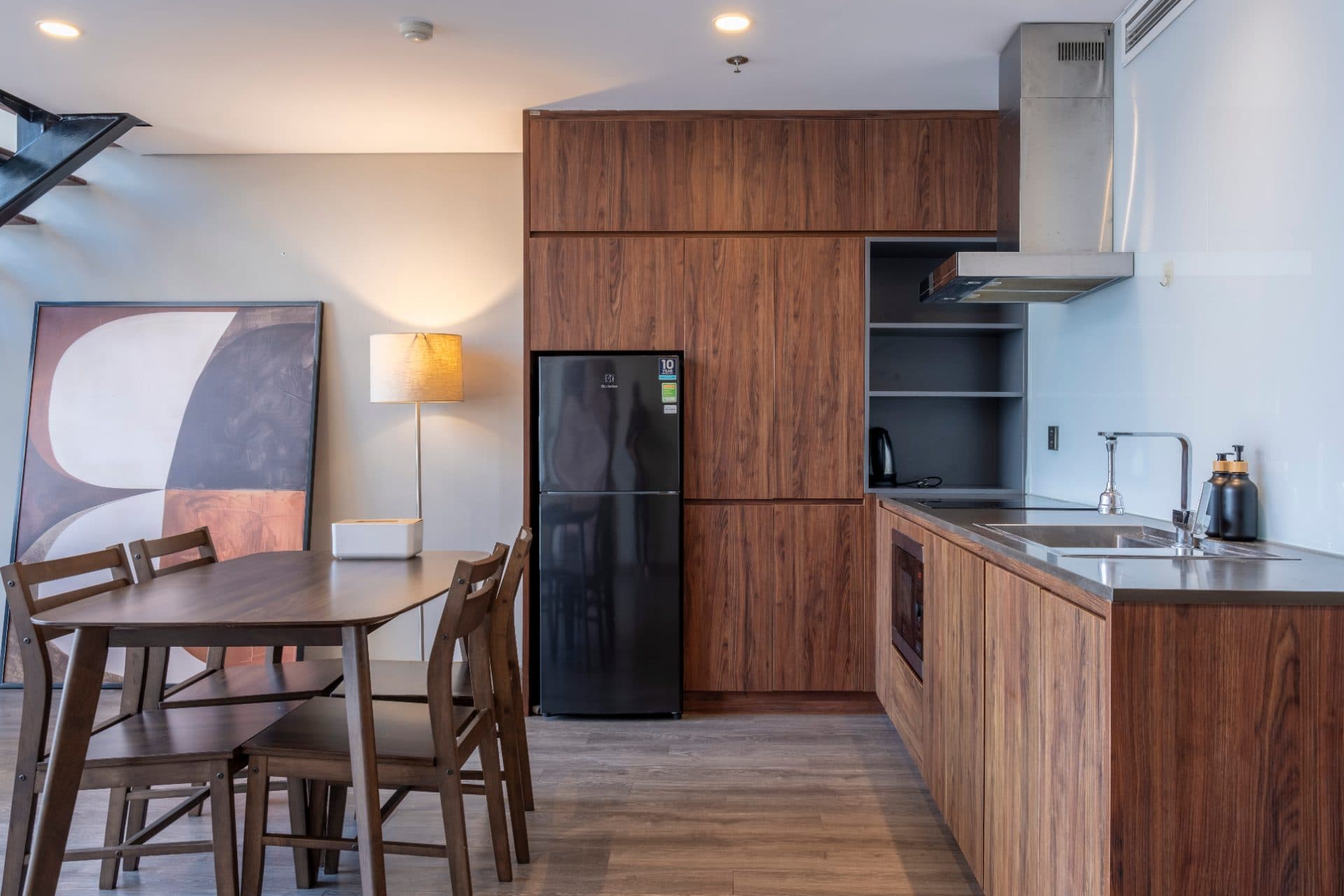 Spacious 1 bedroom apartment at Lac Long Quan street 3