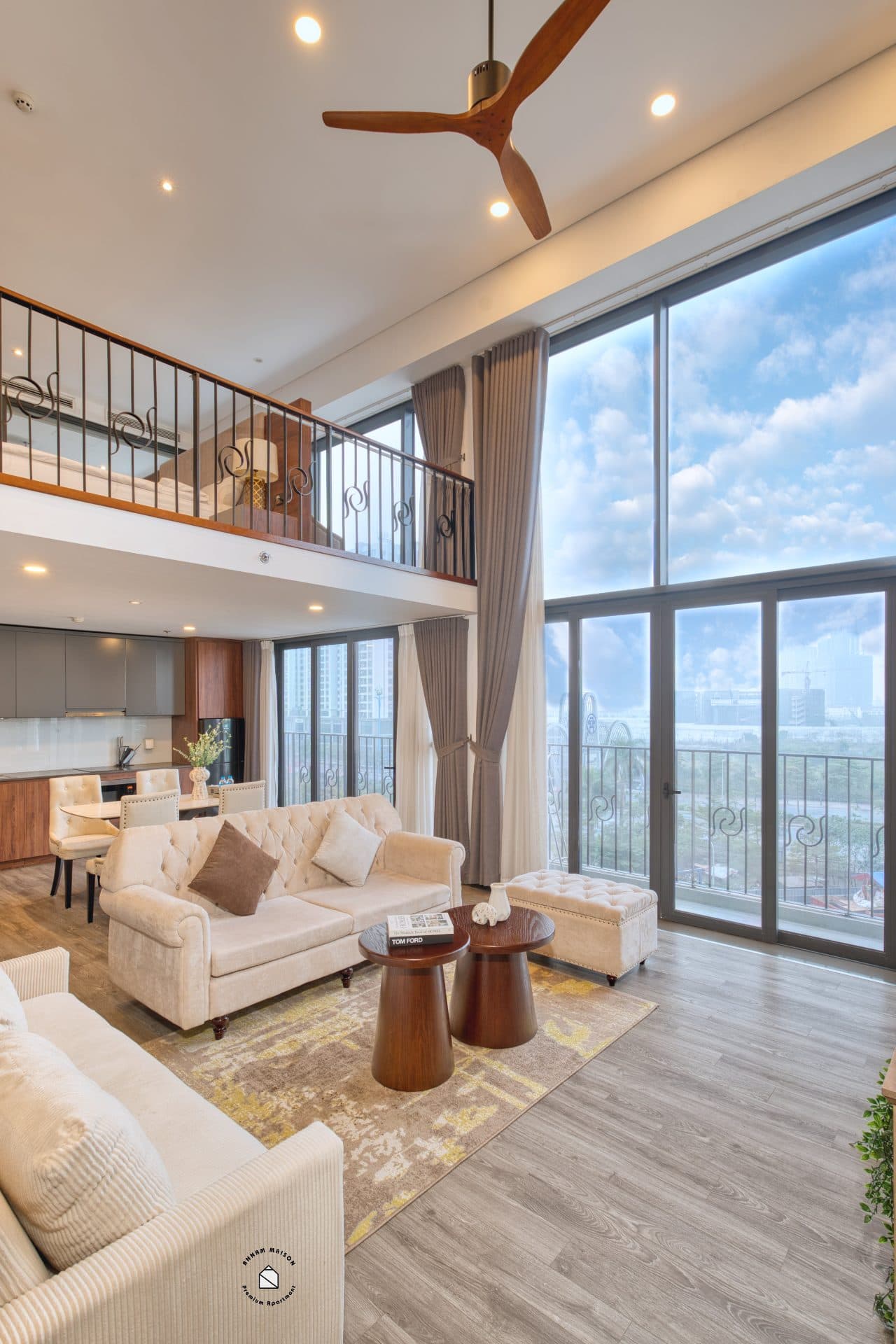 Spacious and modern 1 bedroom apartment on Lac Long Quan street