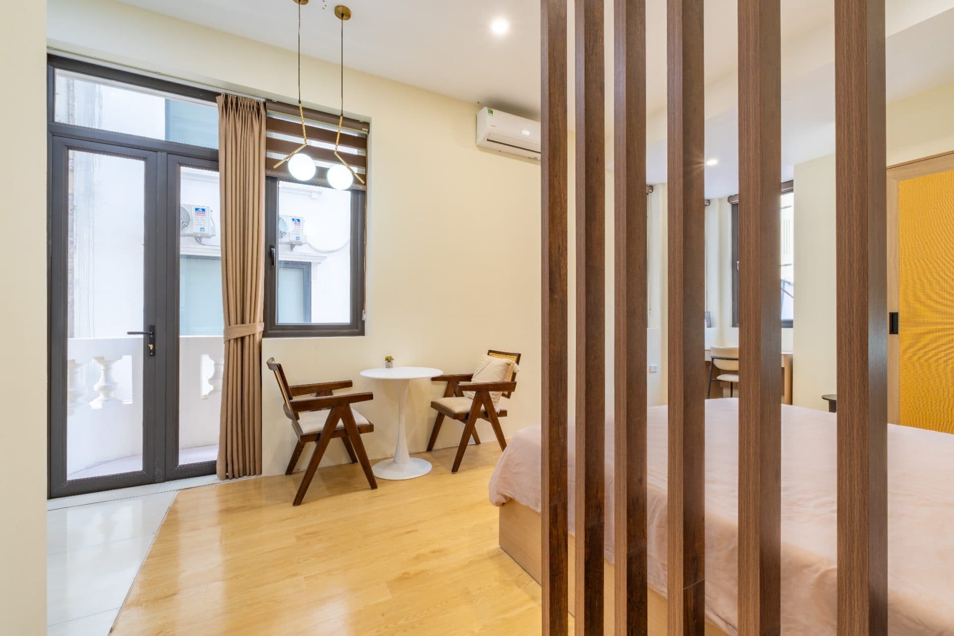 Bright studio apartment on Vong Thi street 2