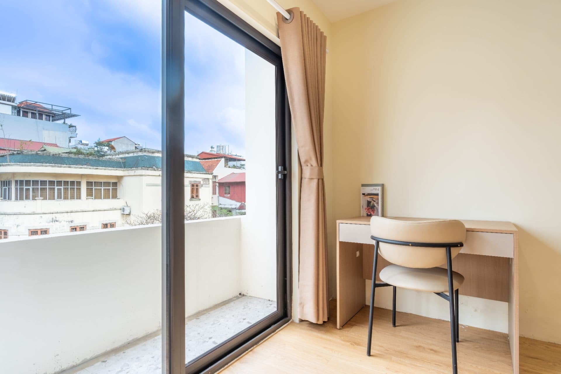 Comfy studio apartment on Vong Thi street 3