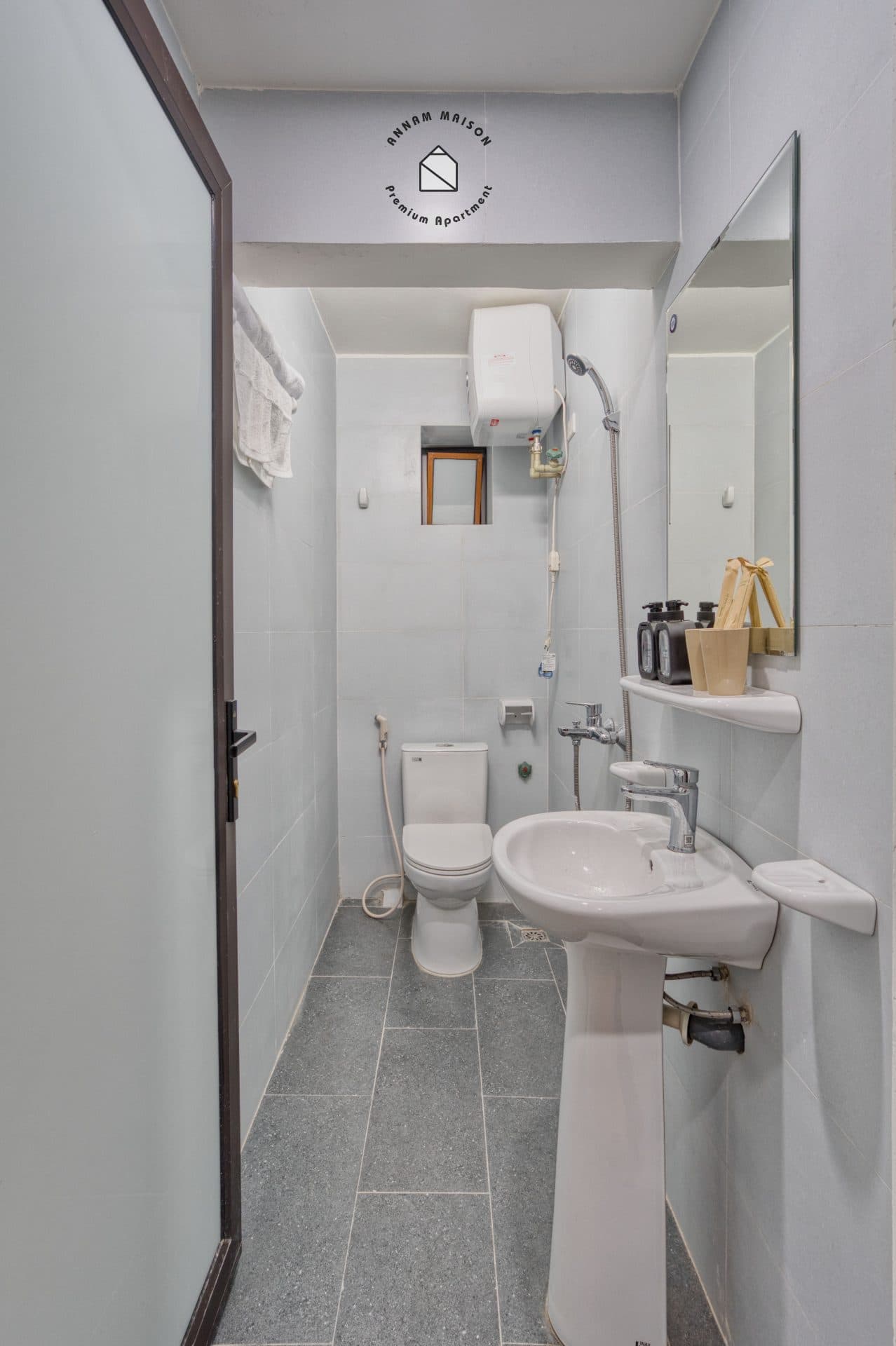 No view studio on Hang Thit street 3