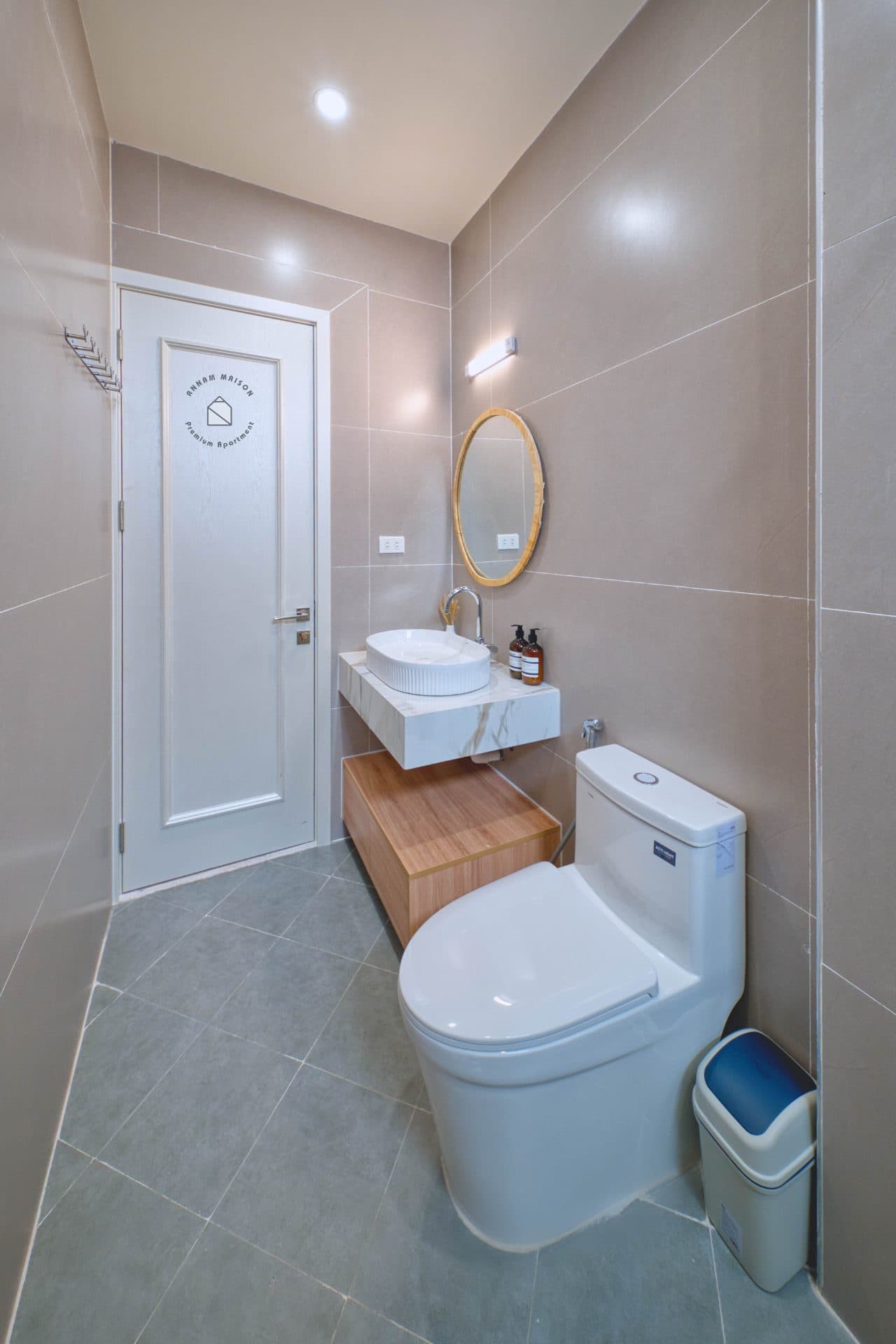 Cozy 1 bedroom apartment on Lac Long Quan street 2