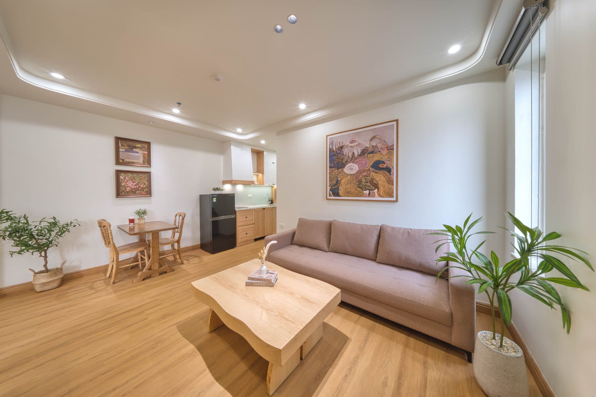 Cozy 1 bedroom apartment on Lac Long Quan street