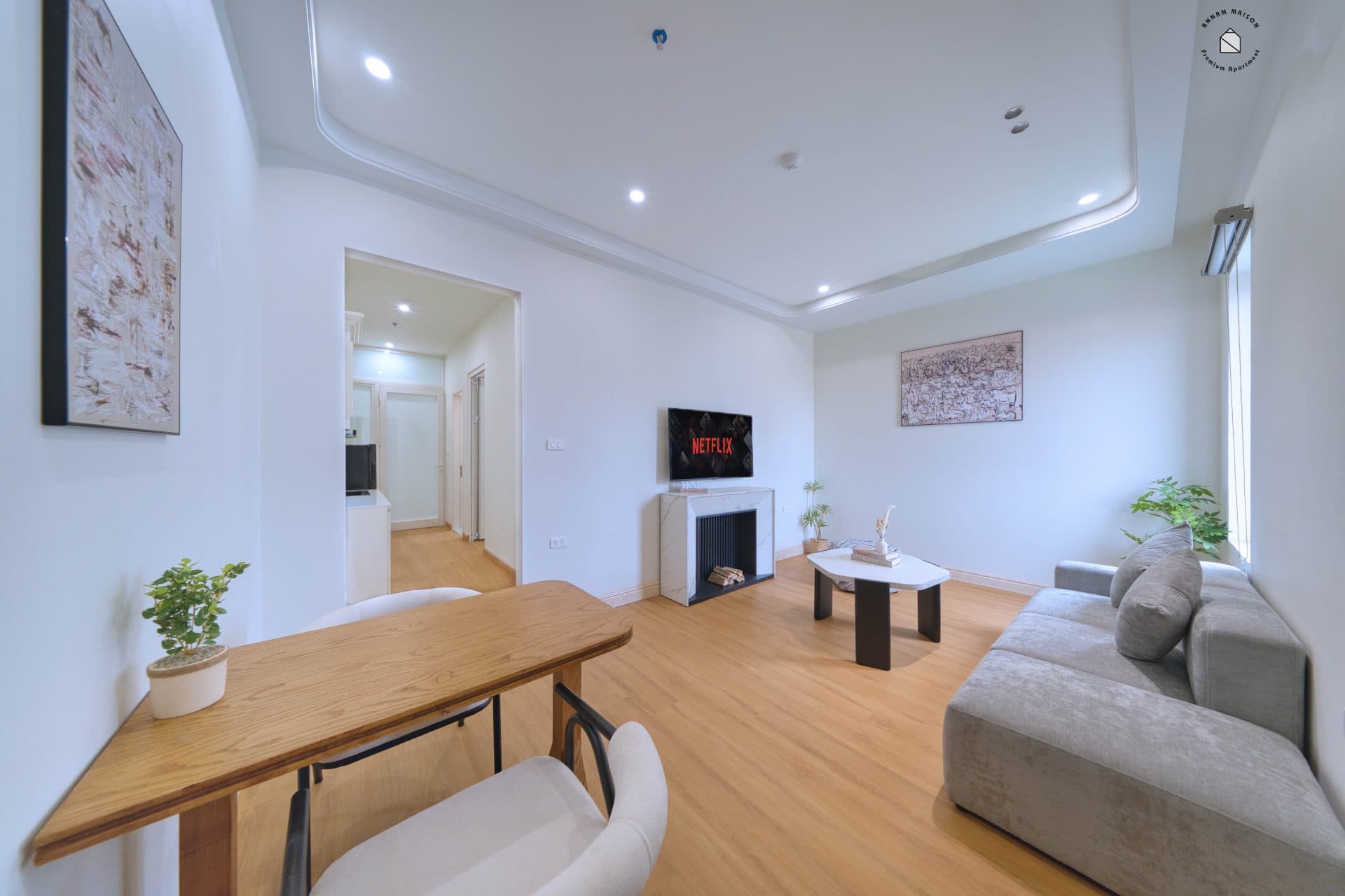 Spacious 1 bedroom apartment at Lac Long Quan
