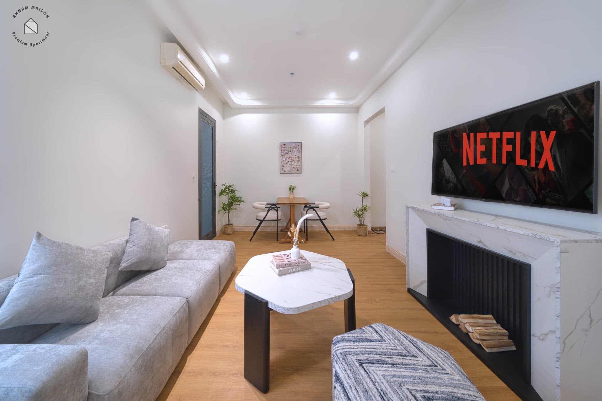 Modern 1 bedroom apartment on Lac Long Quan street