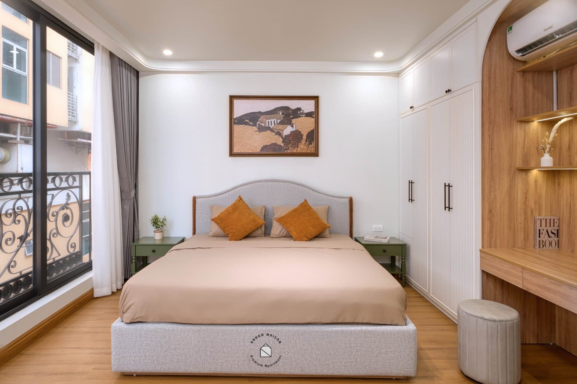 Bright 1 bedroom apartment on Lac Long Quan street 2