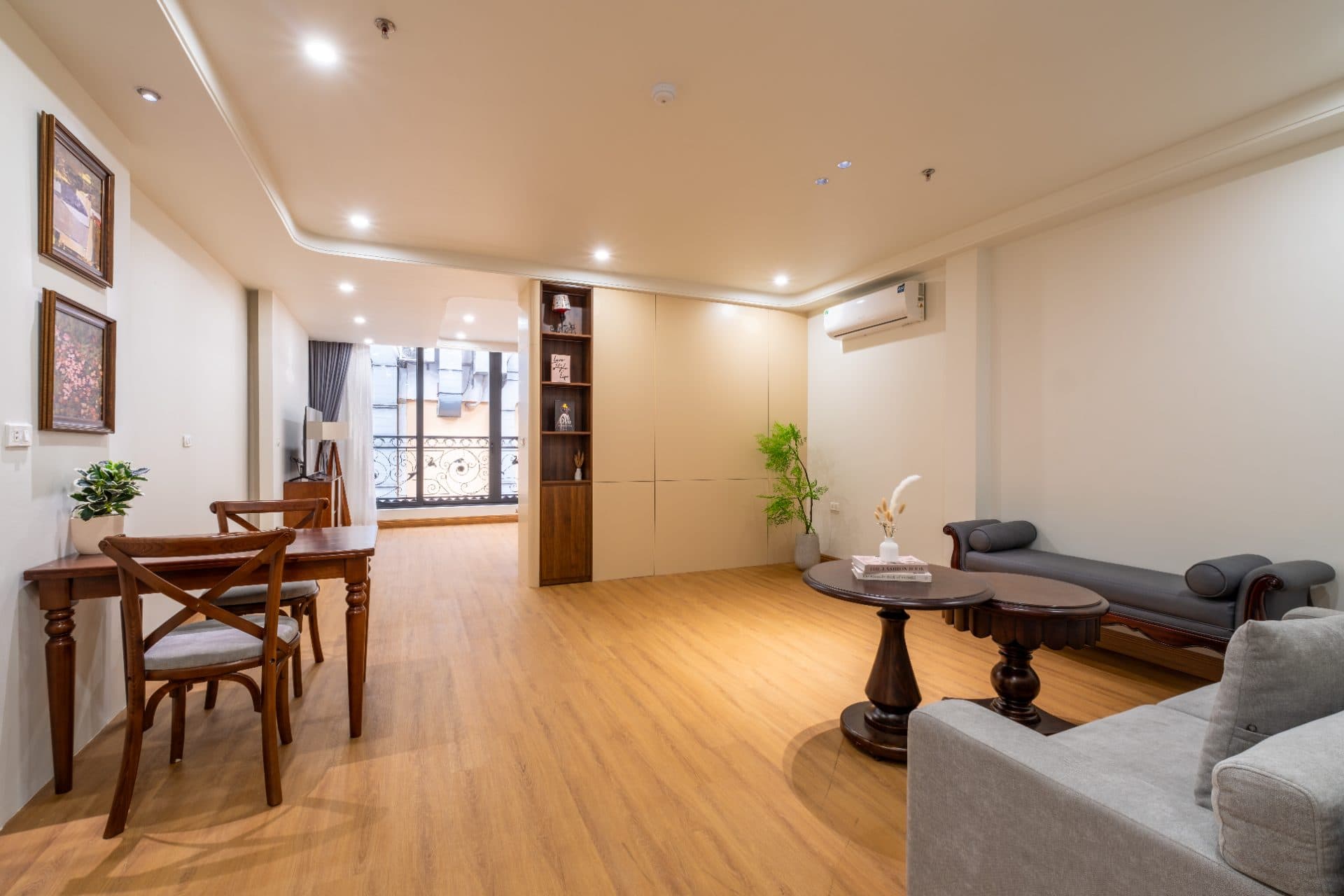 Cozy 1 bedroom apartment at Lac Long Quan 2
