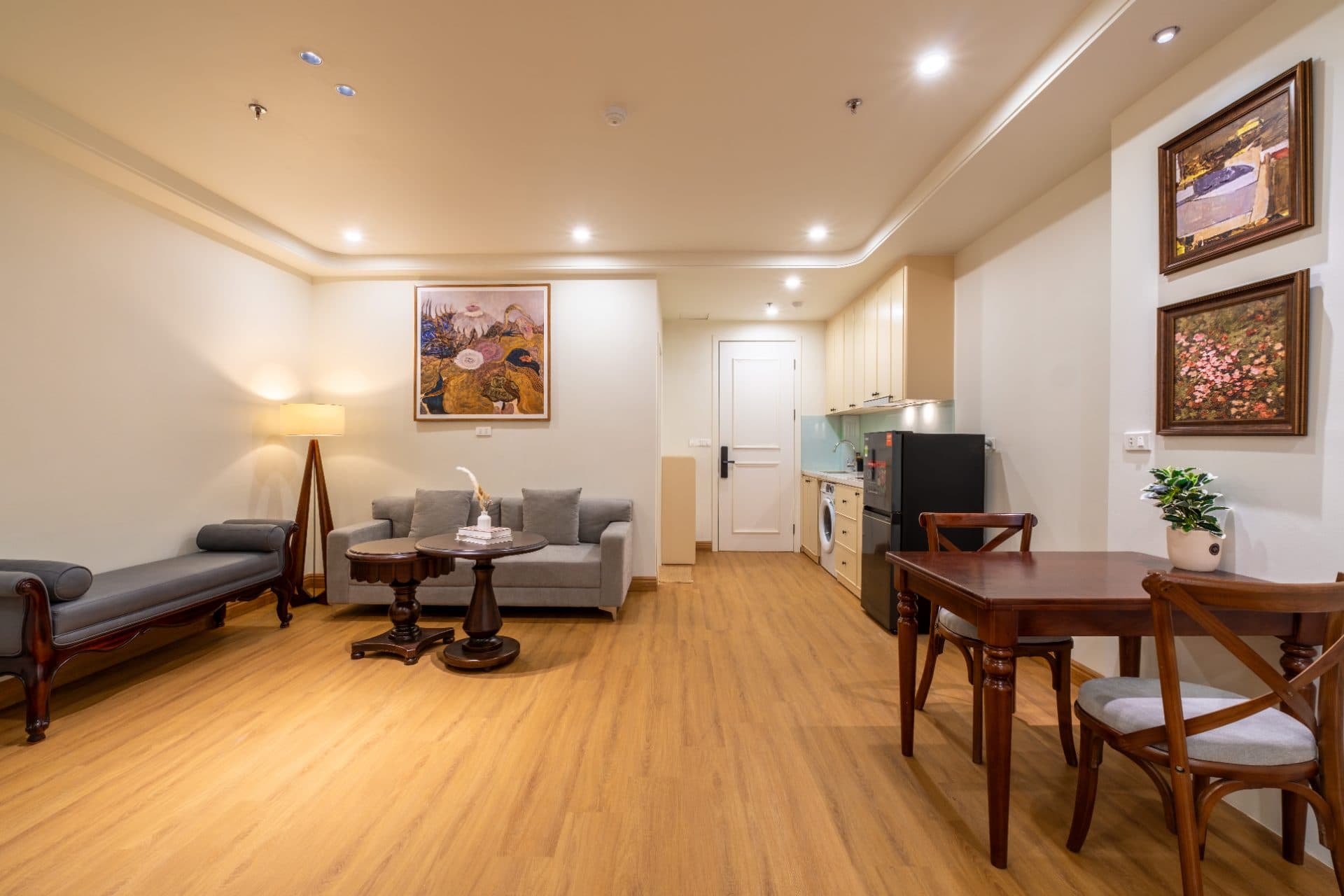 Cozy 1 bedroom apartment at Lac Long Quan 3