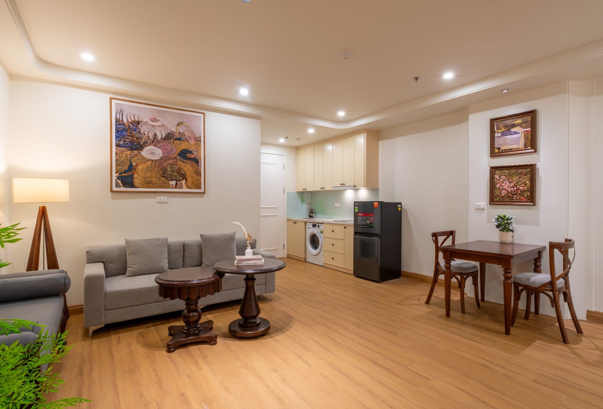 Cozy 1 bedroom apartment at Lac Long Quan