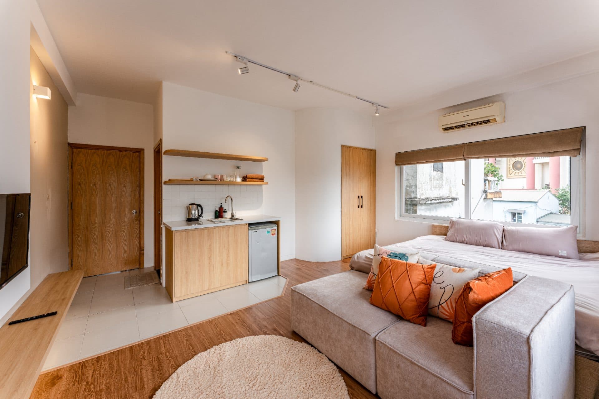 Bright studio apartment on Au Co street