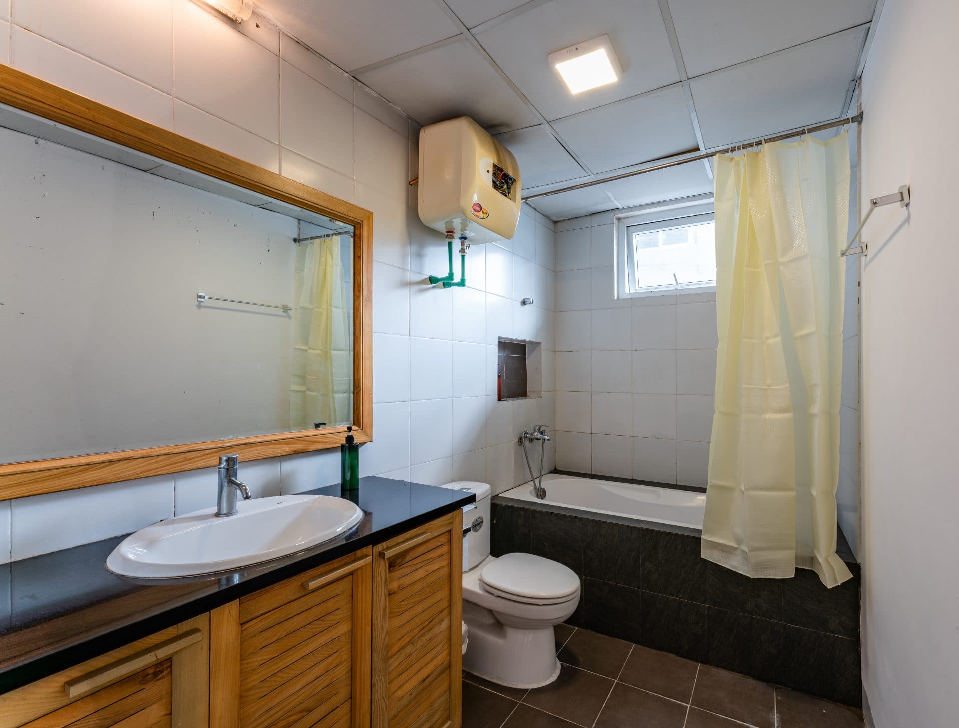 Bright studio apartment on Au Co street 2