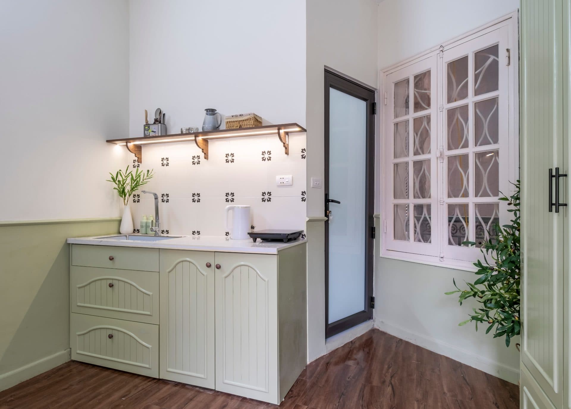 Bright studio on Hang Chao street 2