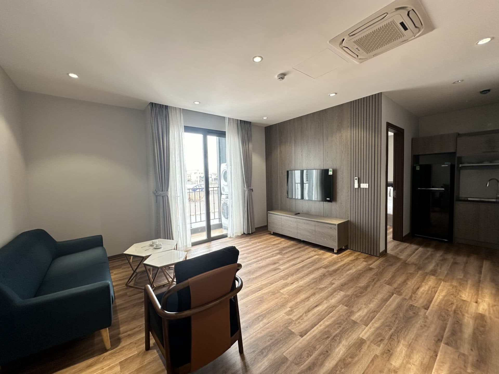 High Floor Scenic View 2-Bed Apartment in Tay Ho