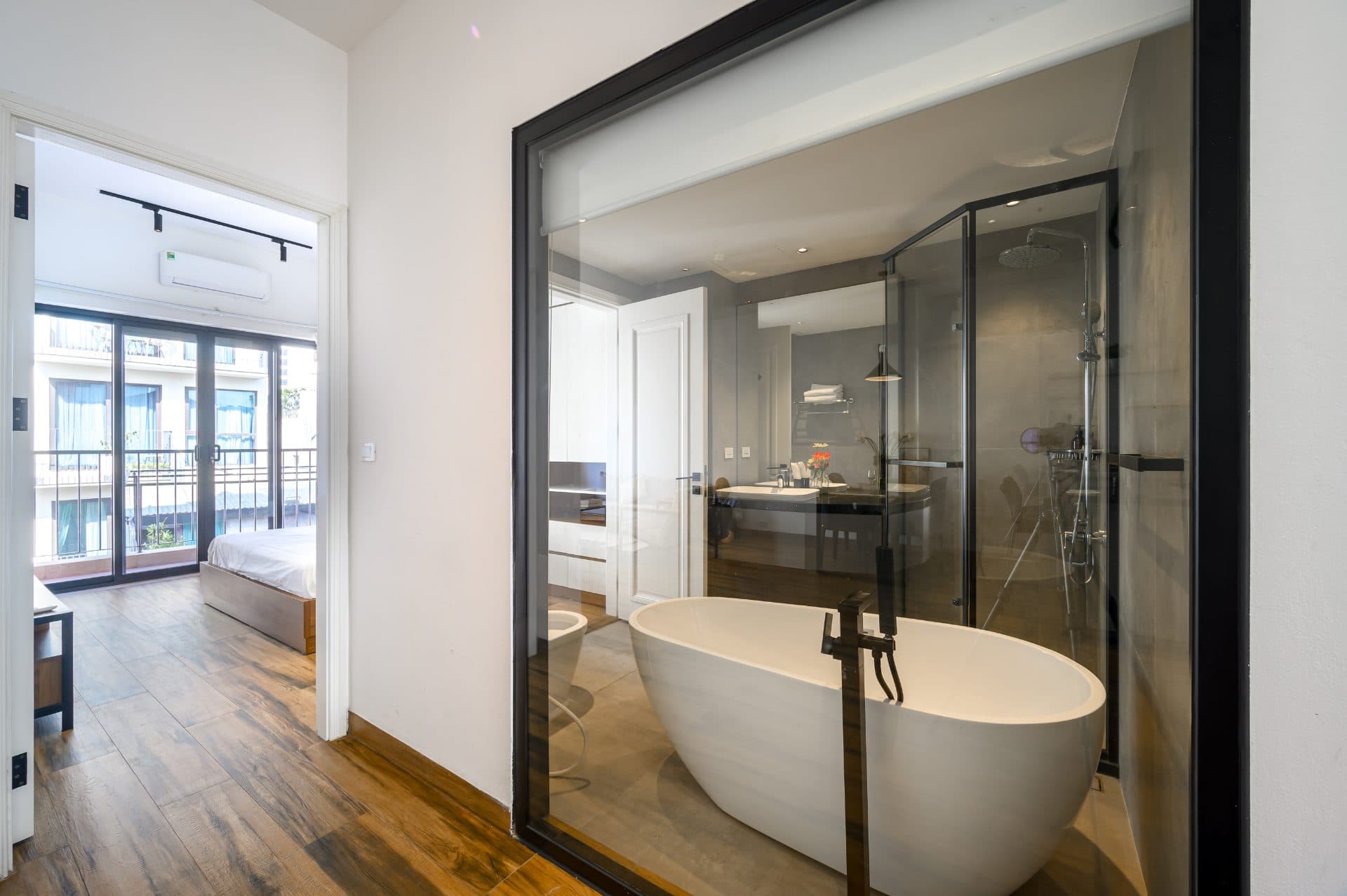 Lakefront Spacious 2 Bedroom in Tay Ho