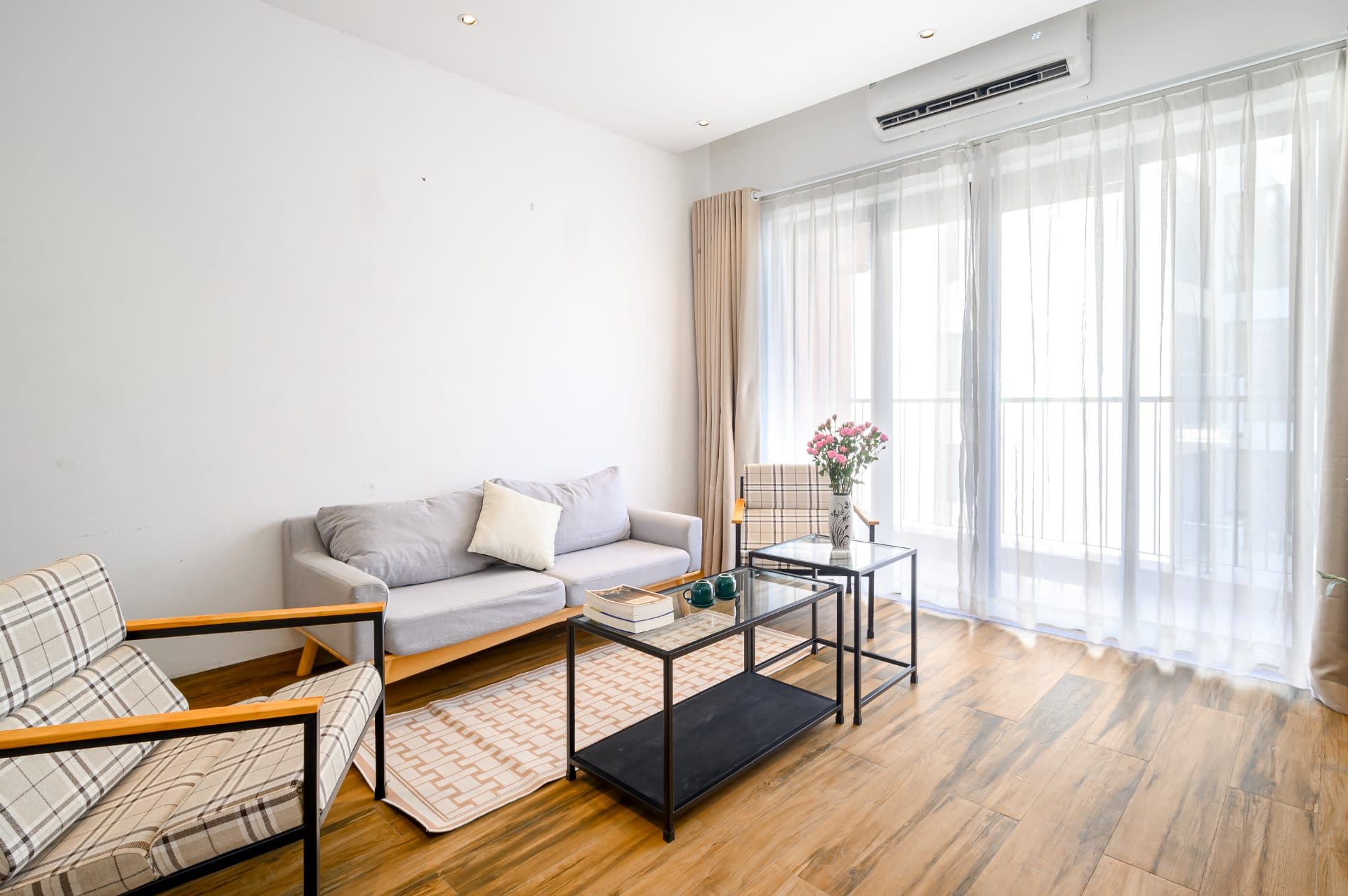 Lakefront Spacious 2 Bedroom in Tay Ho 3