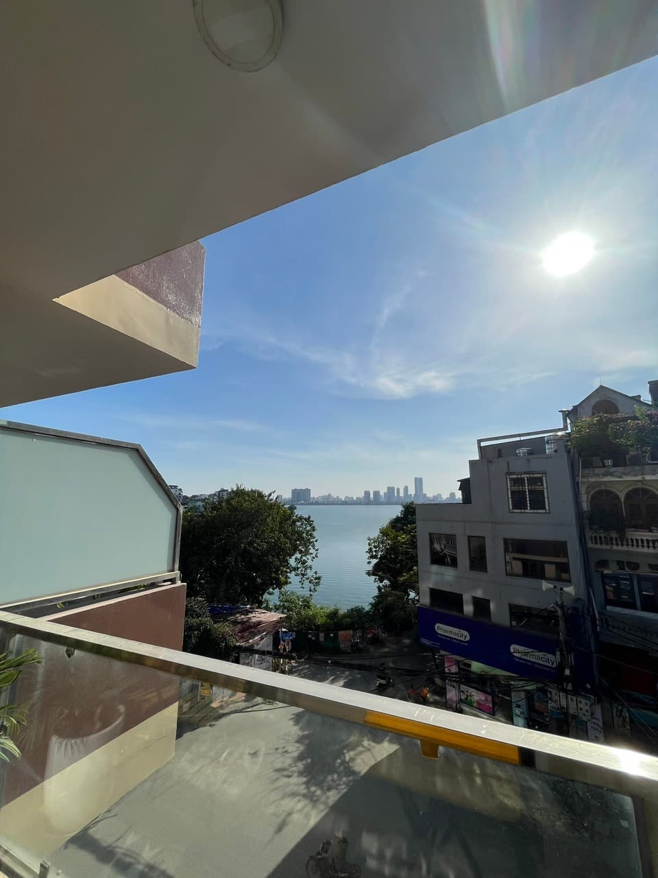 Lake view 3 bedroom apartment on Xuan Dieu street 2