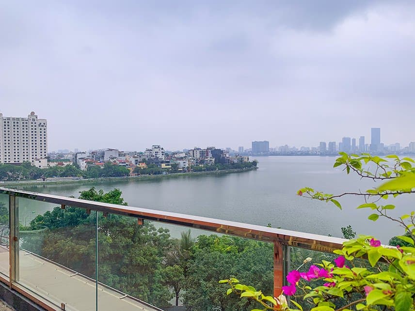 Top floor lake view apartment on Xuan Dieu street 2