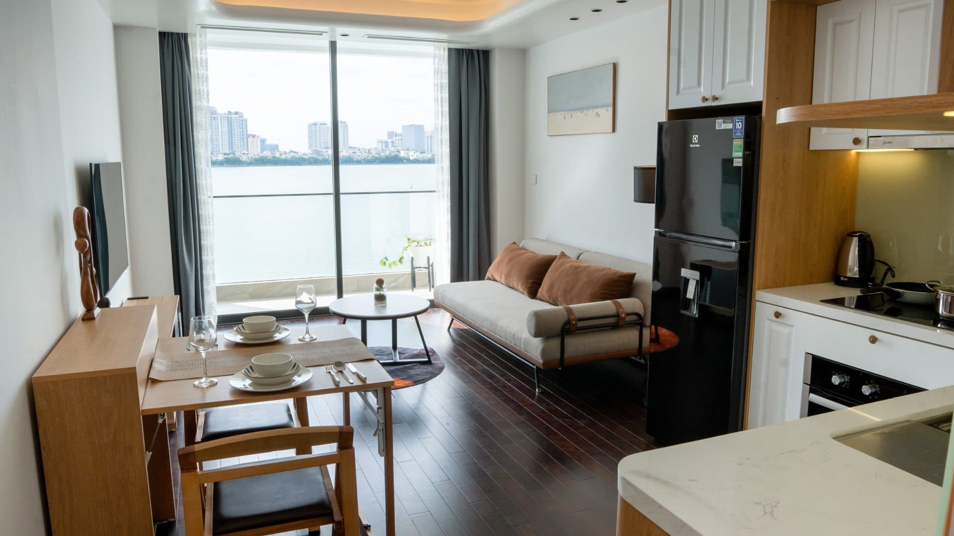 Impeccable 1 Bedroom Lake View Apartment on Quang Khanh, Tay Ho