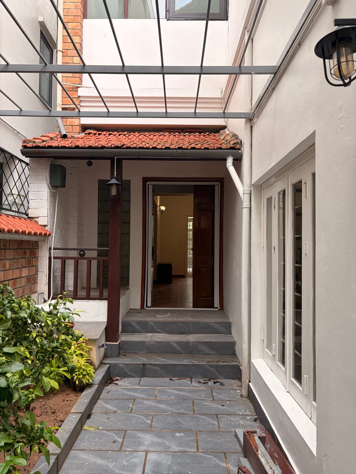 4 Bedroom Villa with Backyard & Terrace on Dang Thai Mai Street