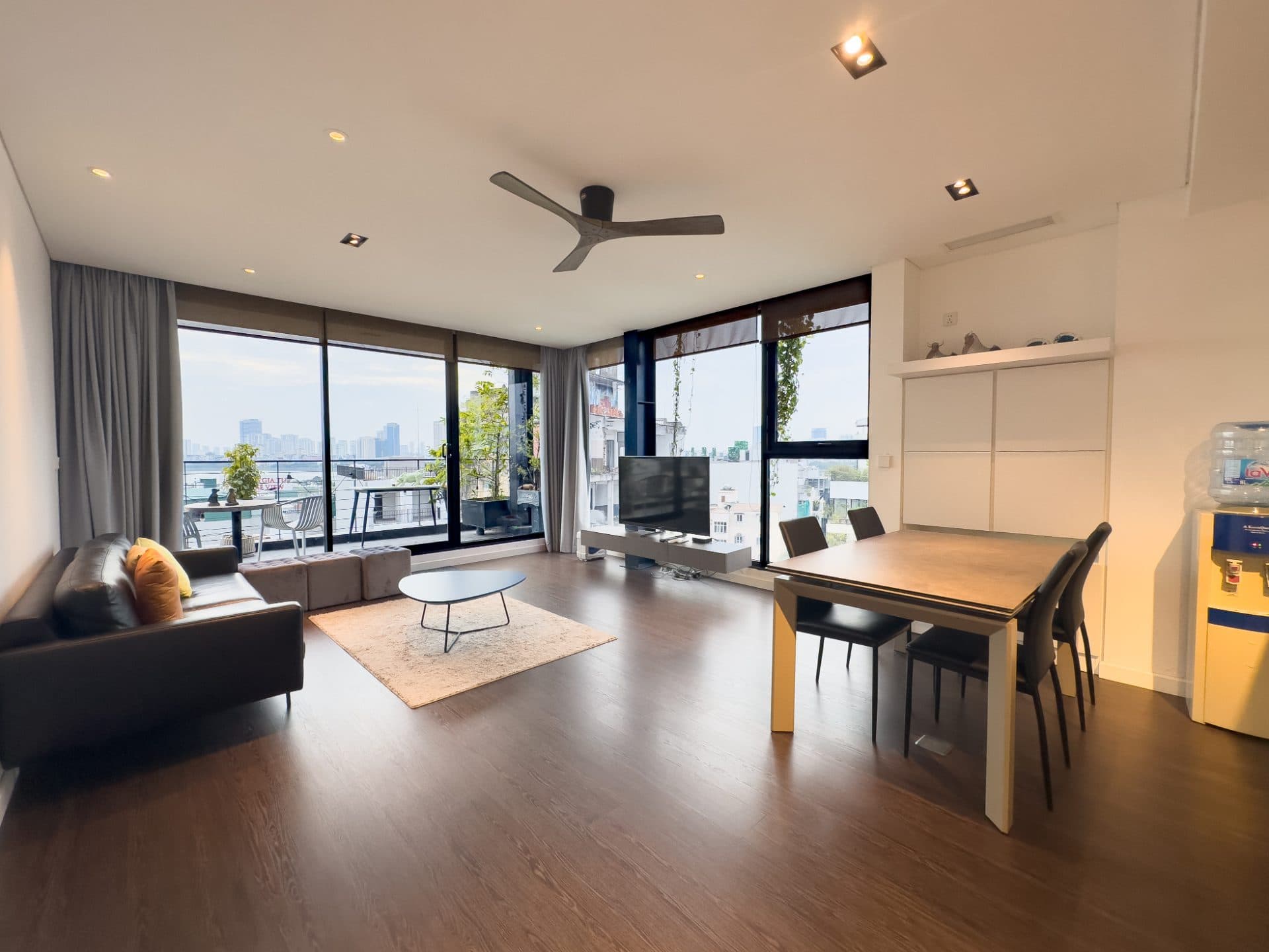 Peaceful 3 Bedroom Rooftop Apartment on To Ngoc Van 2