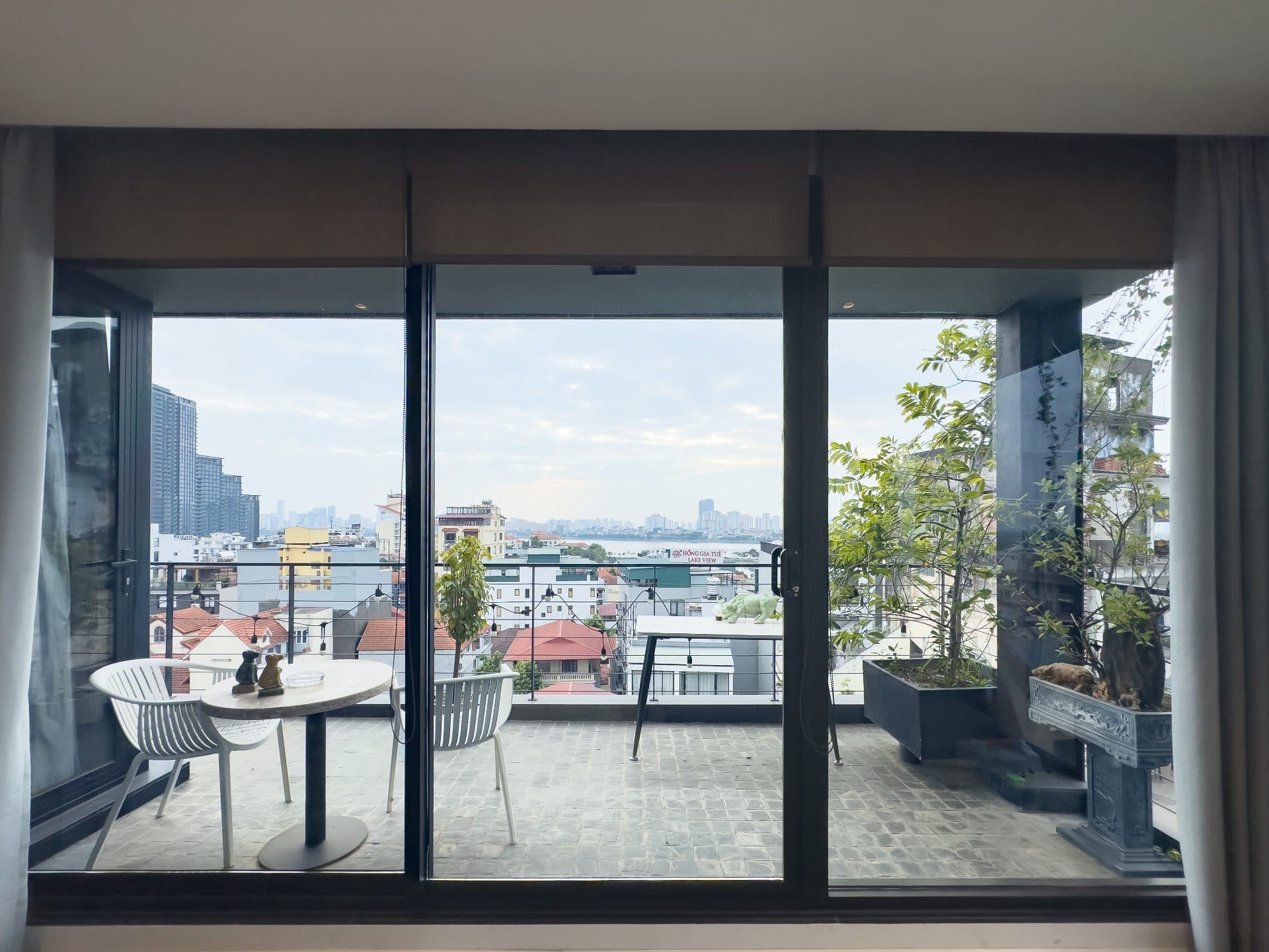 Peaceful 3 Bedroom Rooftop Apartment on To Ngoc Van 3