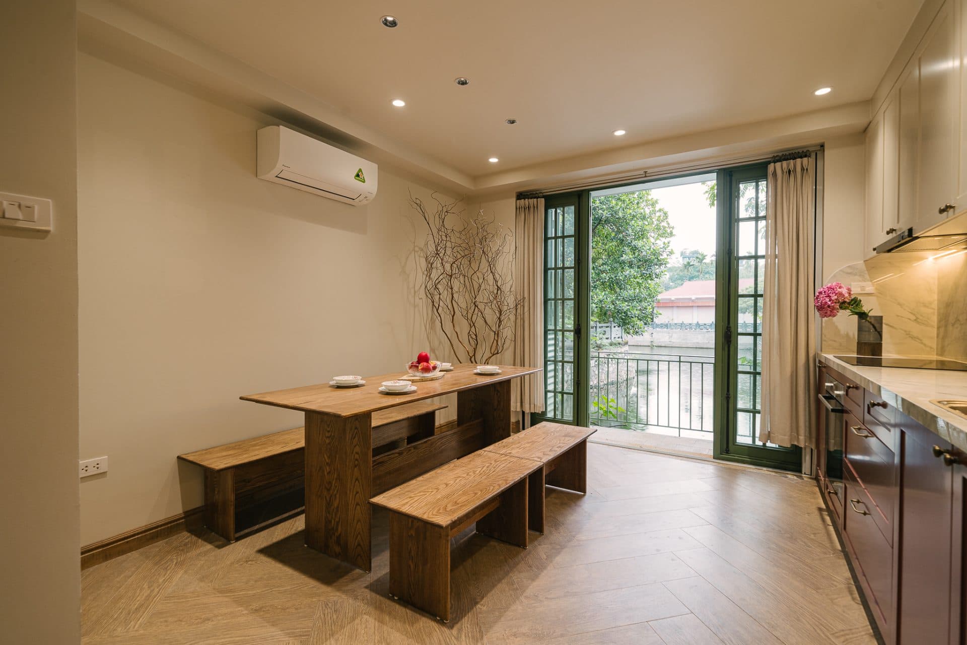 Lakefront 3 Bedroom House on Tu Hoa - Tay Ho 2