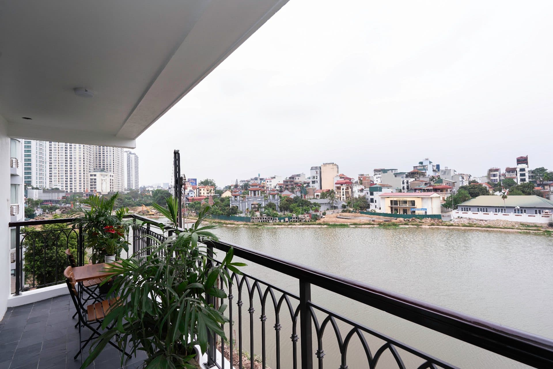 Lakeview cozy studio on Xuan Dieu street 2