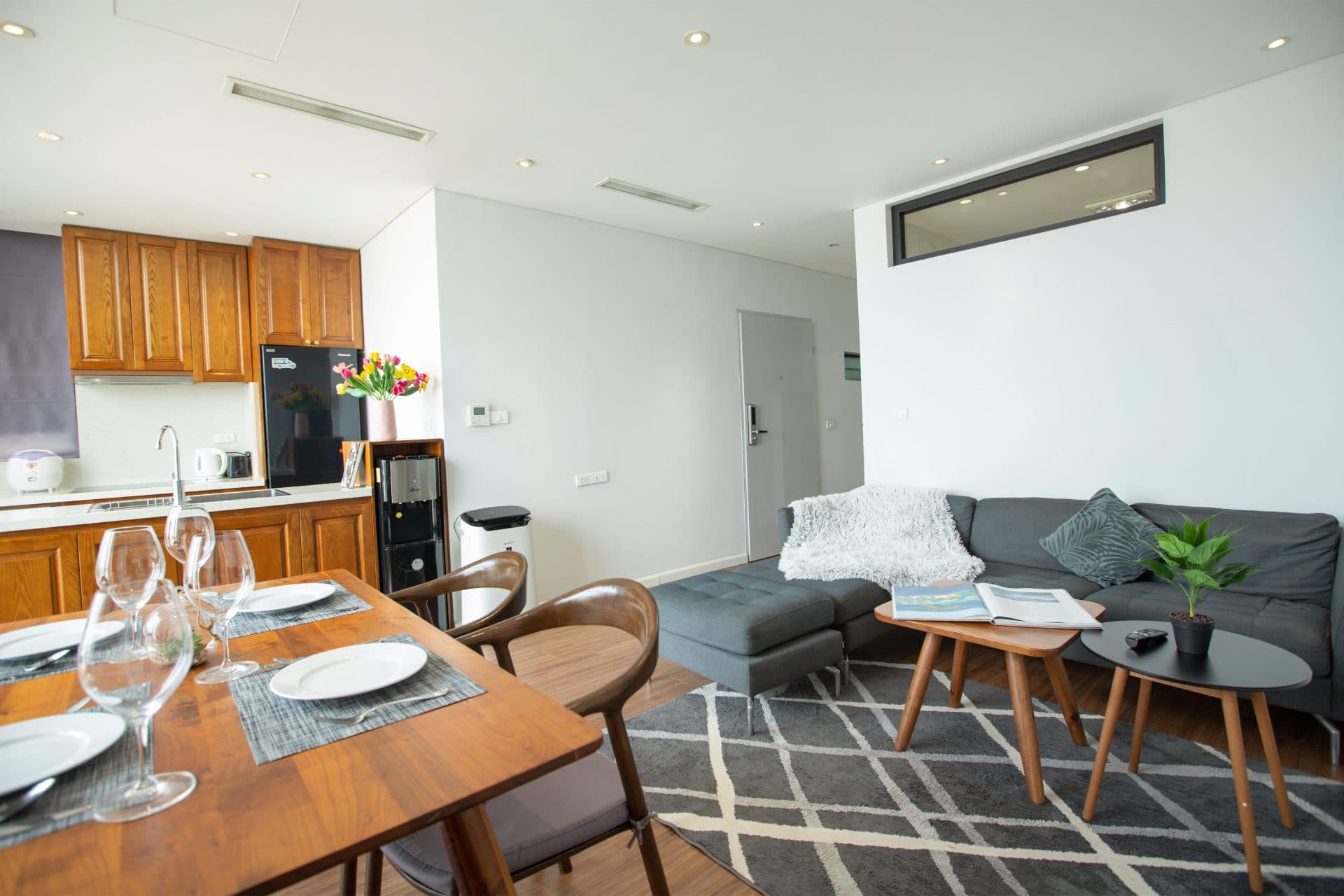 Lake View 2-Bedroom Apartment in Tây Hồ · Tu Hoa 2