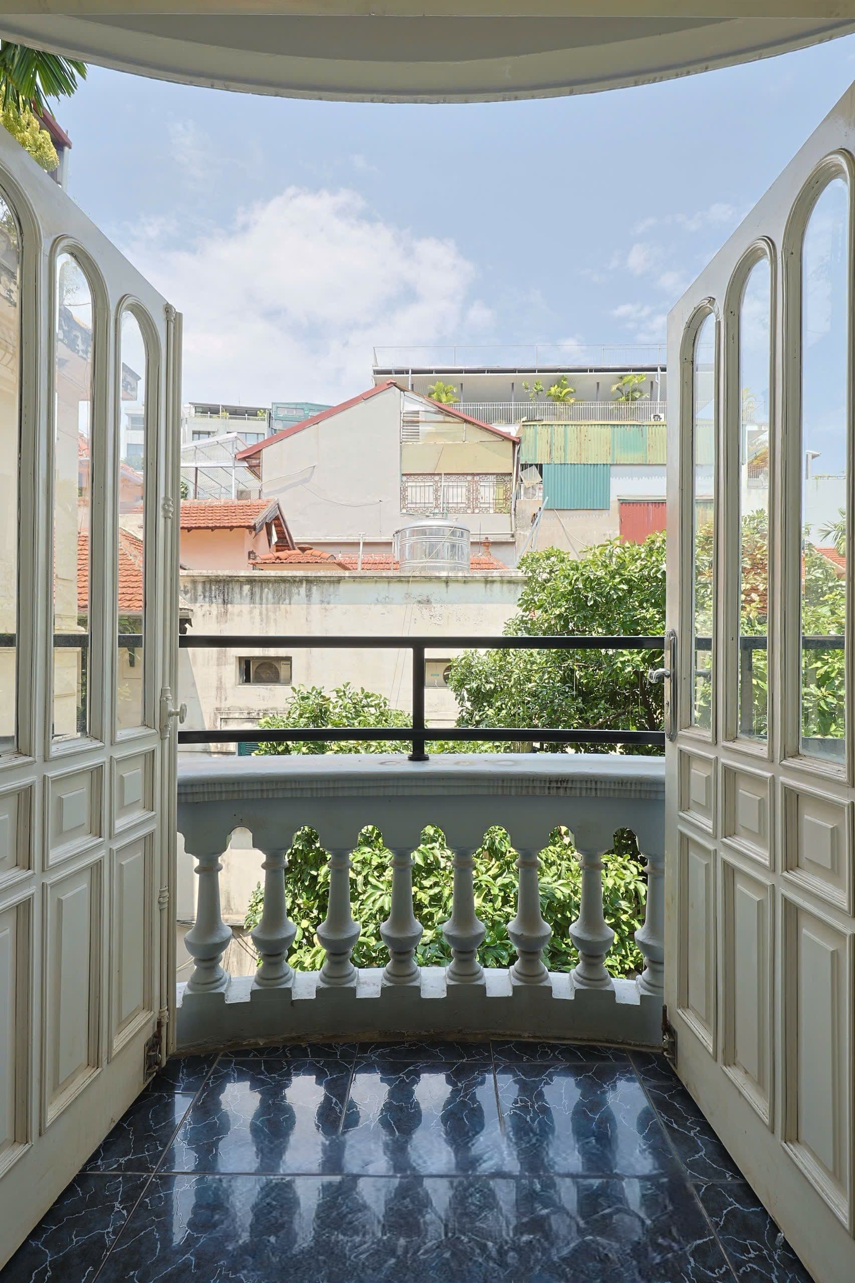 Stunning Family 6 bedroom in Tay Ho 2