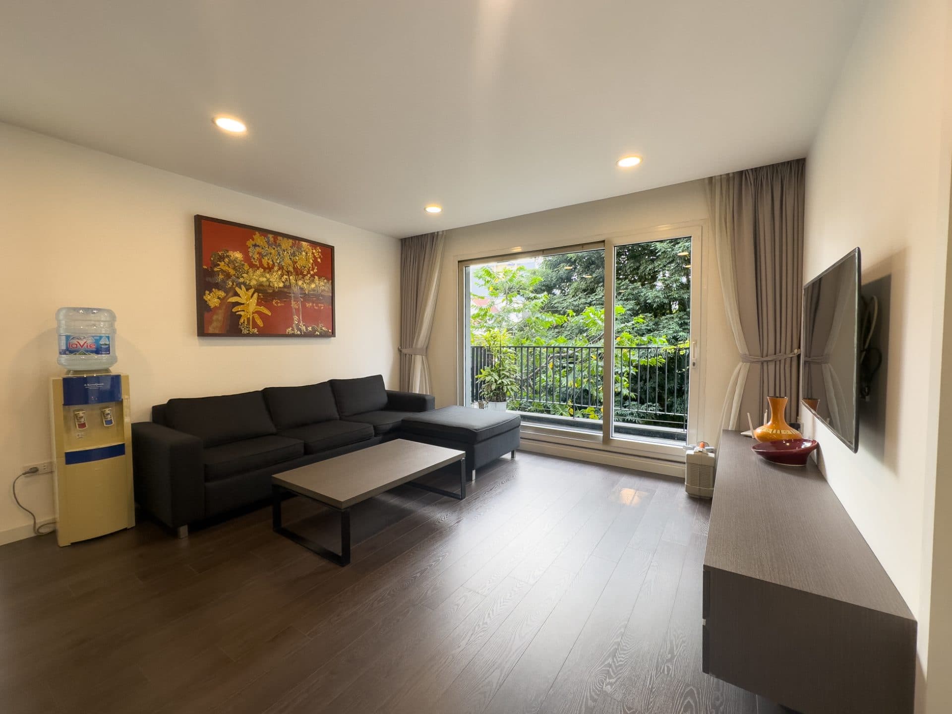 Fourth-Floor 2-Bedroom Apartment on To Ngoc Van, Tây Hồ