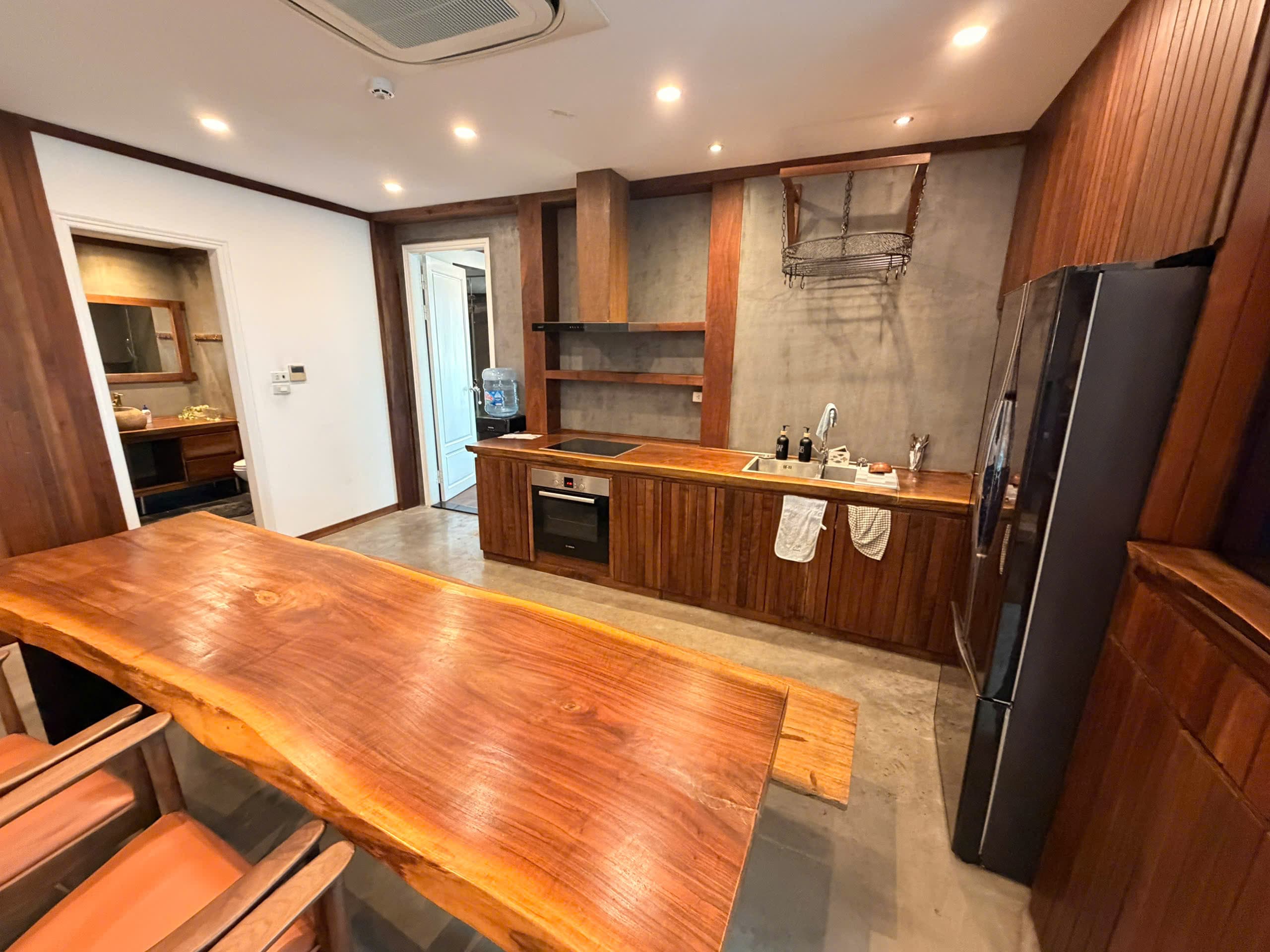 Balcony 3-Bed Apartment for Rent in West Lake, Hanoi 2