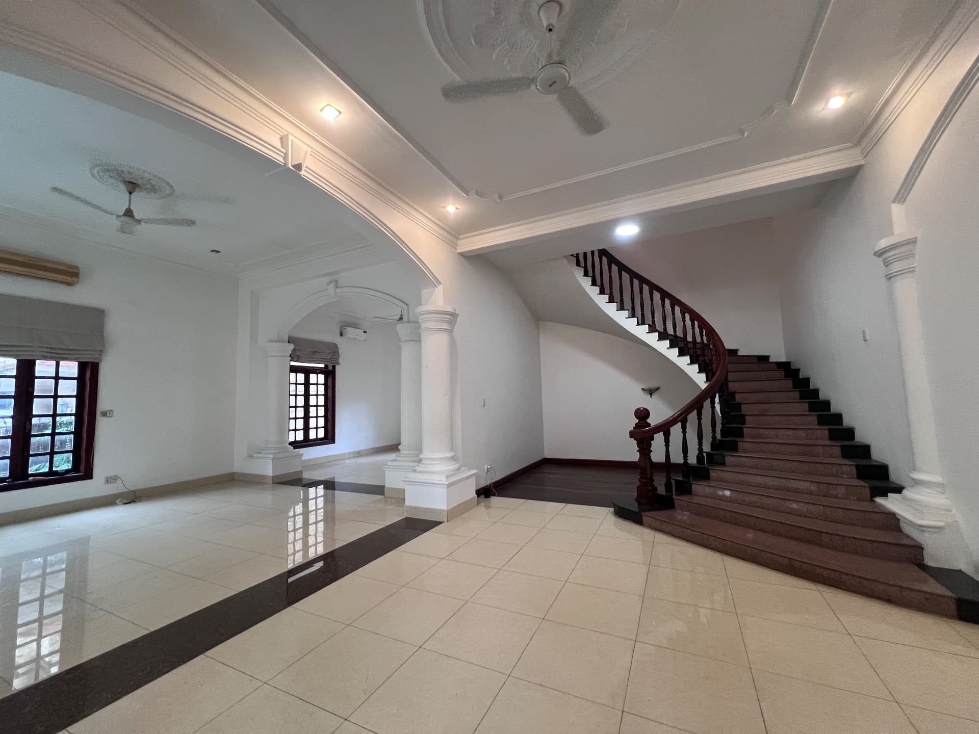 Balcony 5-Bed Villa for Rent in Quận 2, Ho Chi Minh City 2