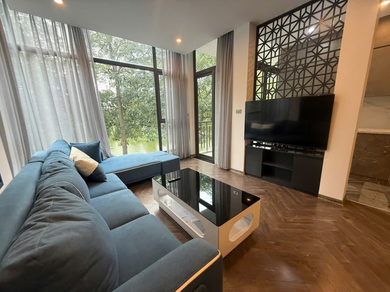 2-Bedroom Apartment on Xuân Diệu with Lakeside Balcony, Tây Hồ