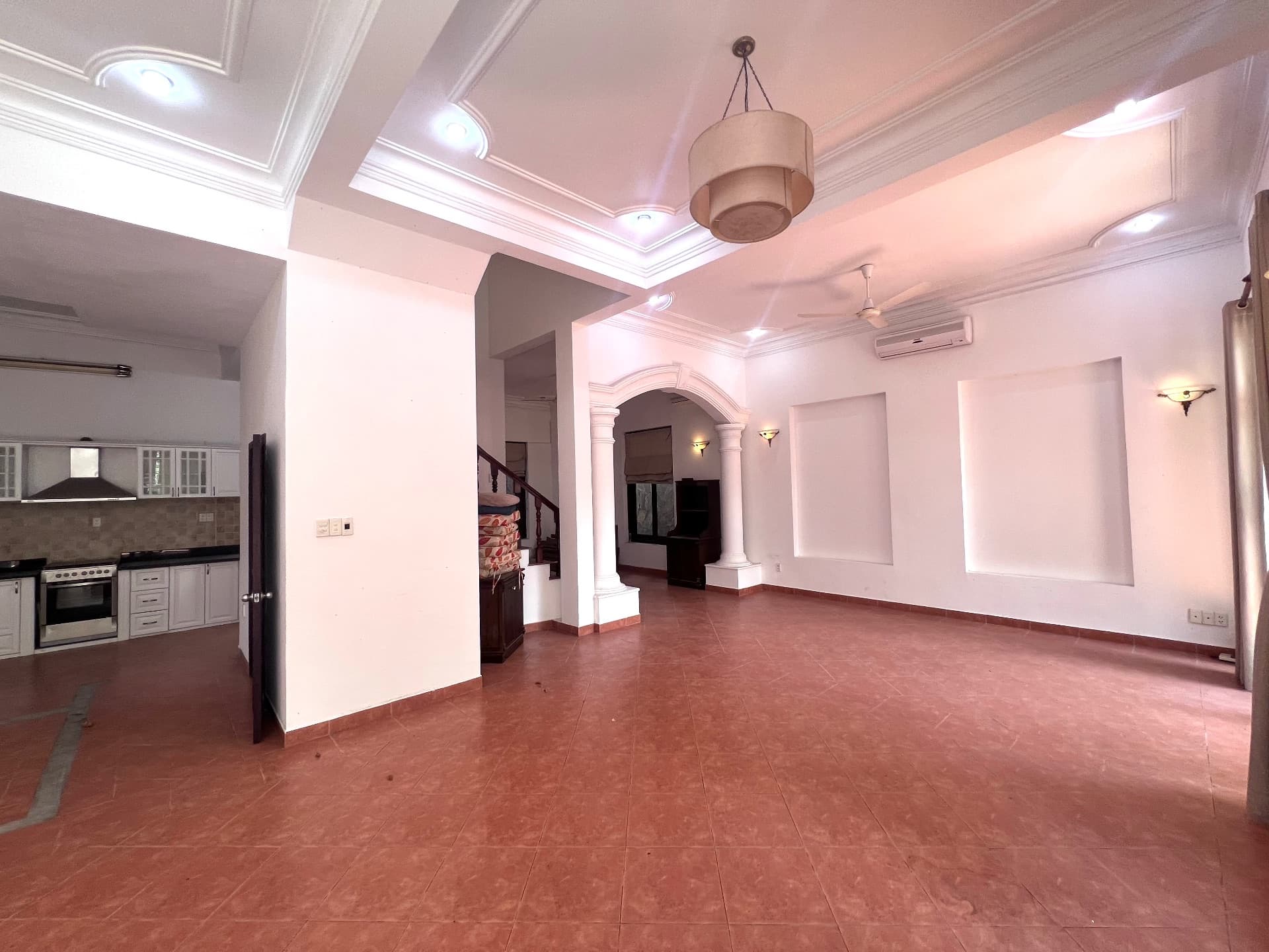 Balcony 4-Bed Villa for Rent in Quận 2, Ho Chi Minh City 2