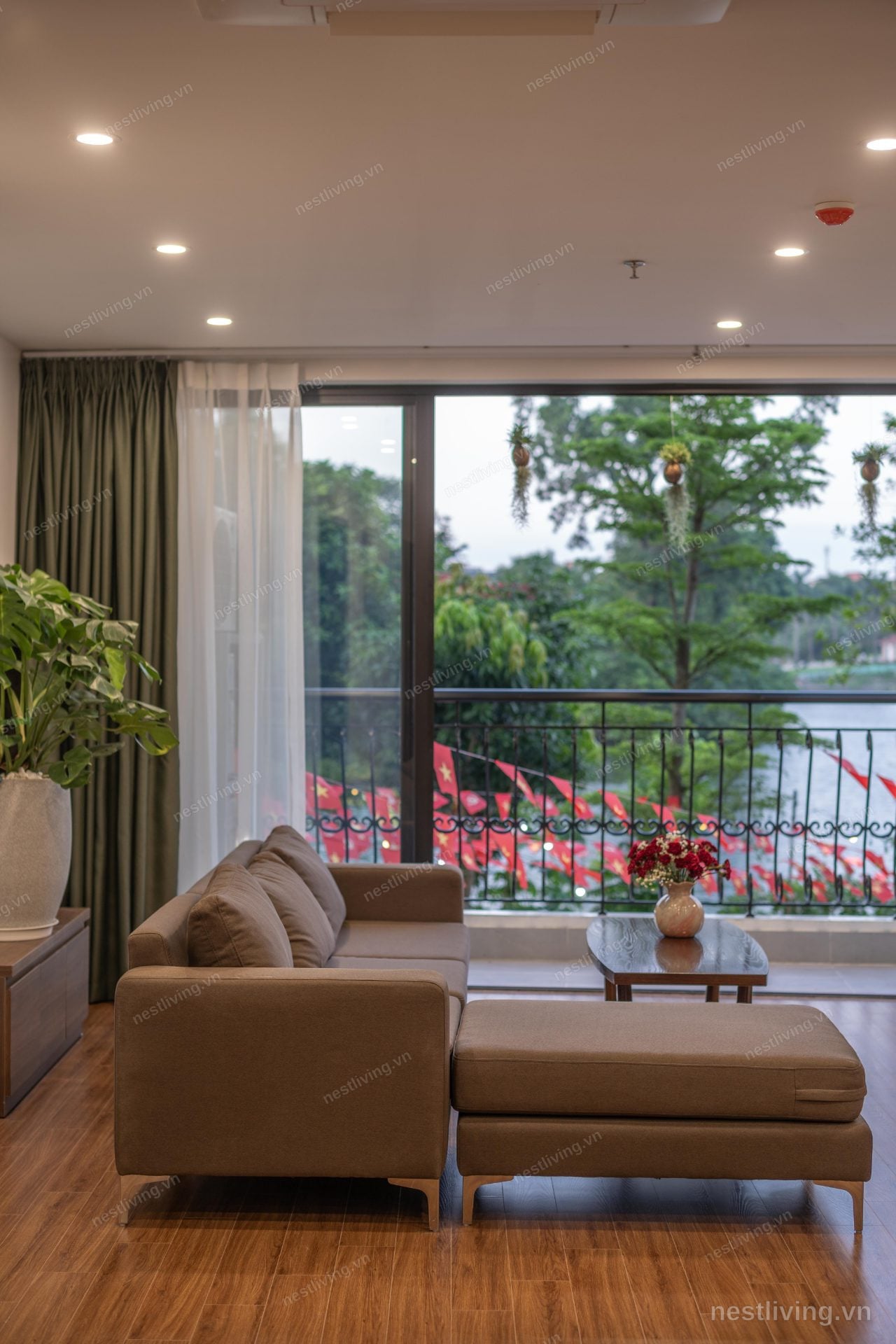 Lake View 2-Bed Apartment for Rent in West Lake, Hanoi