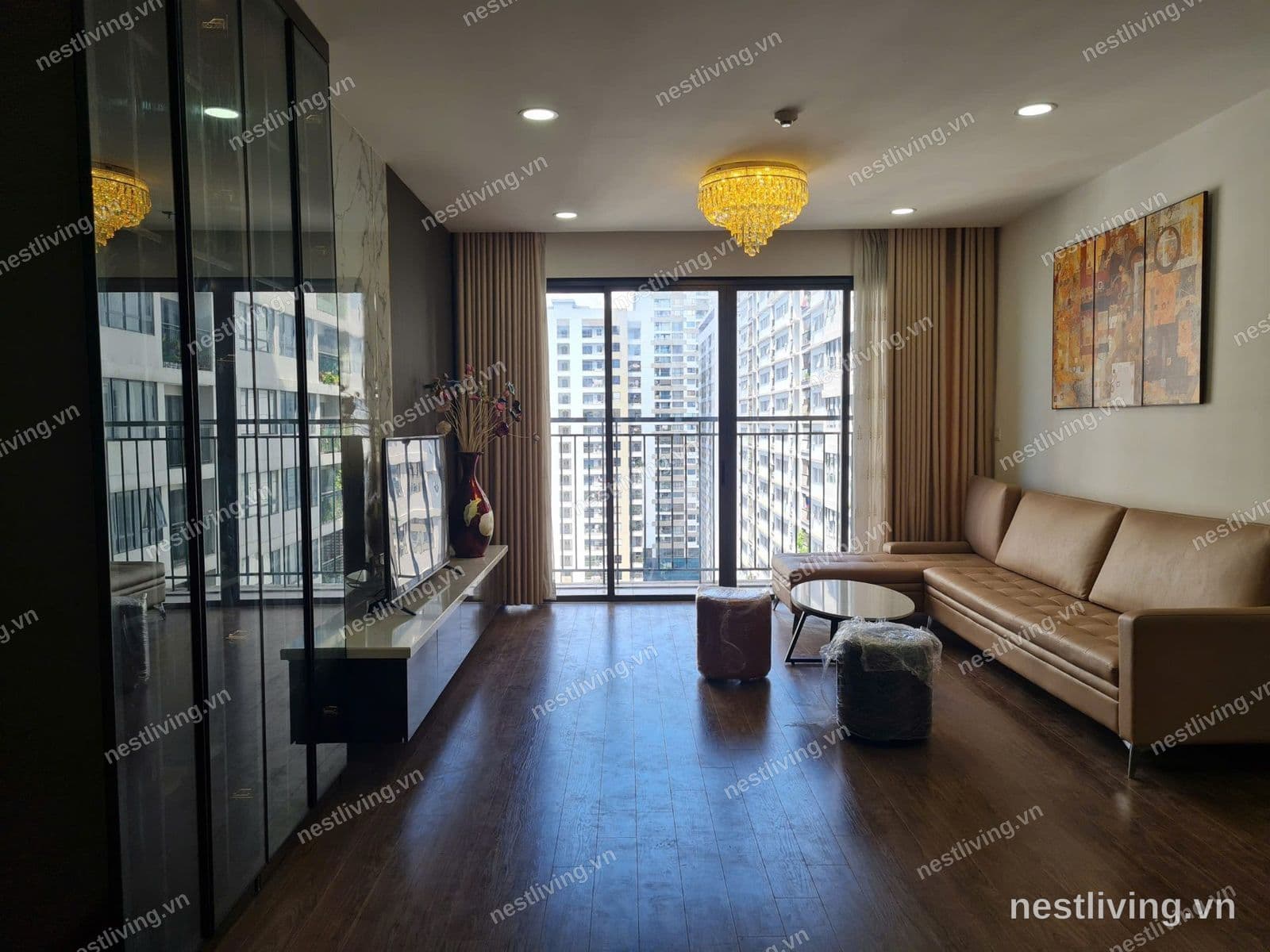 Balcony 3-Bed Apartment for Rent in West Lake, Hanoi